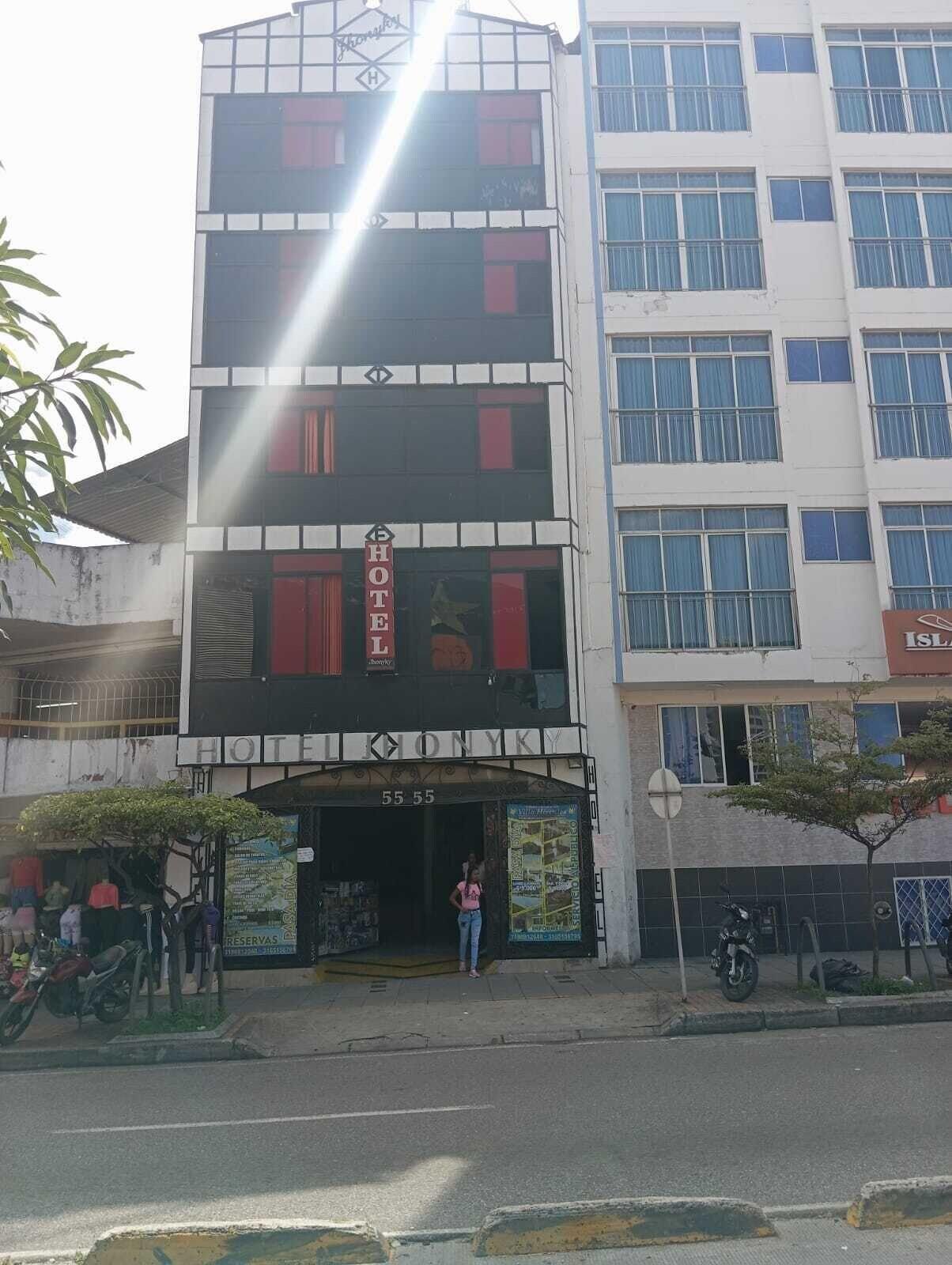 Vista Exterior Hotel Jhonyky