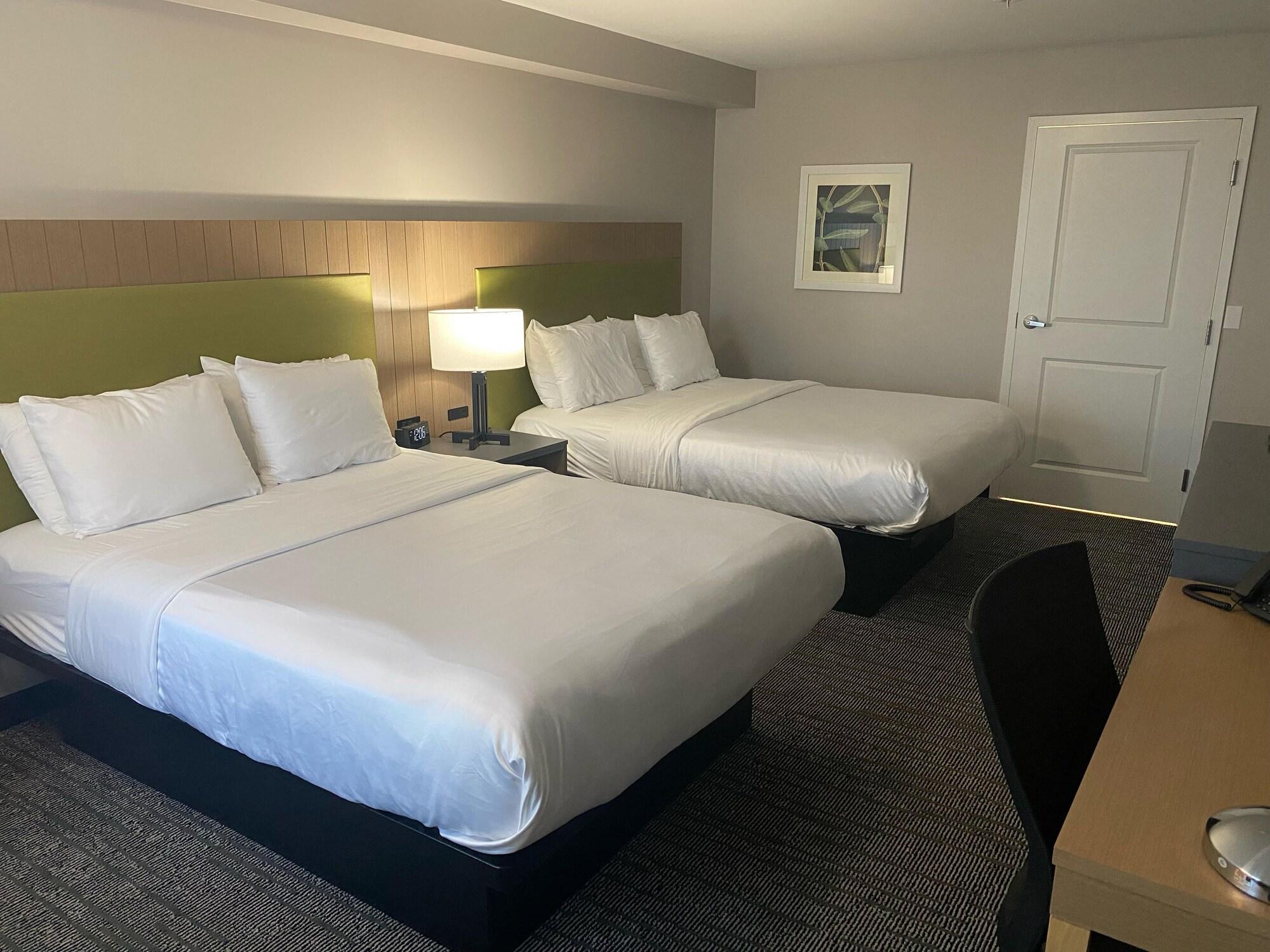 Varios Country Inn & Suites by Radisson Vallejo, CA