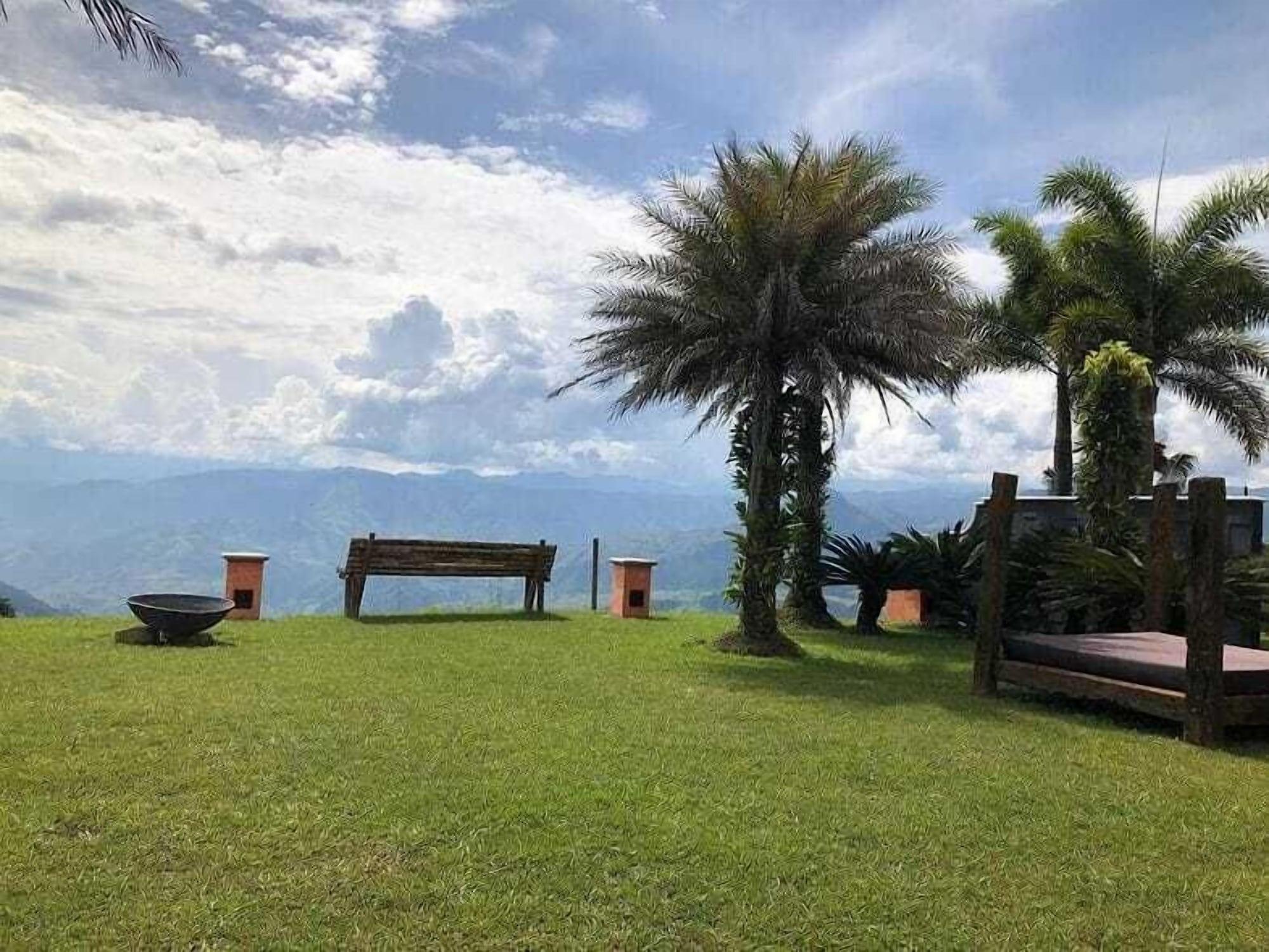 Vista Exterior La Divisa