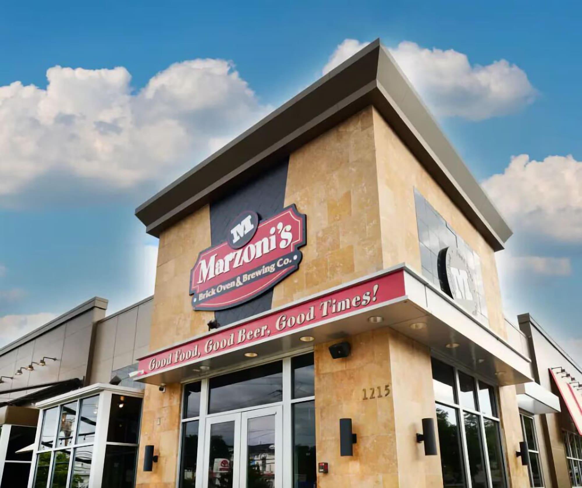 Restaurant Comfort Suites State College near Penn State