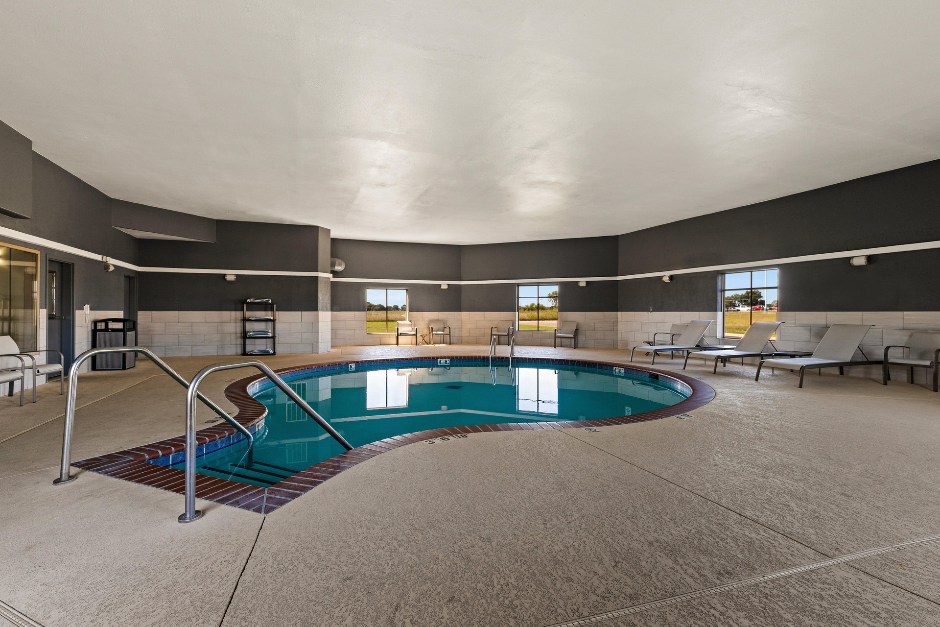 Vista Piscina Holiday Inn Express Hotel & Suites Okmulgee by IHG
