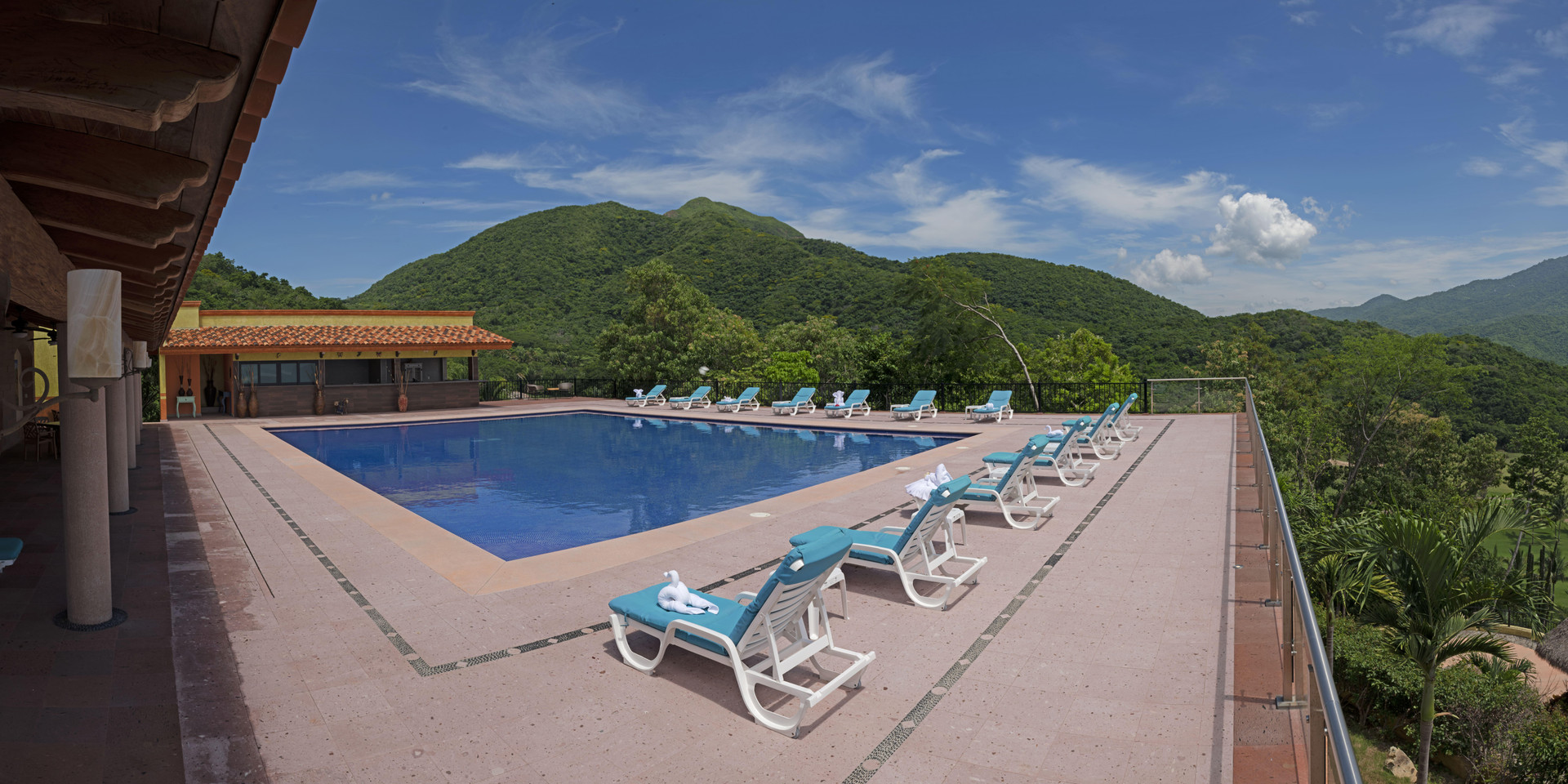 Vista Piscina El Corazon Resort