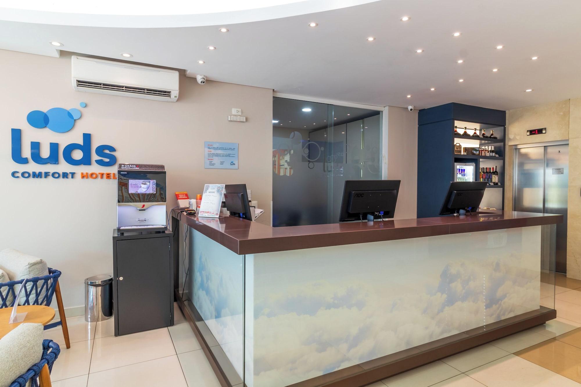 Vista Lobby Luds Comfort Hotel