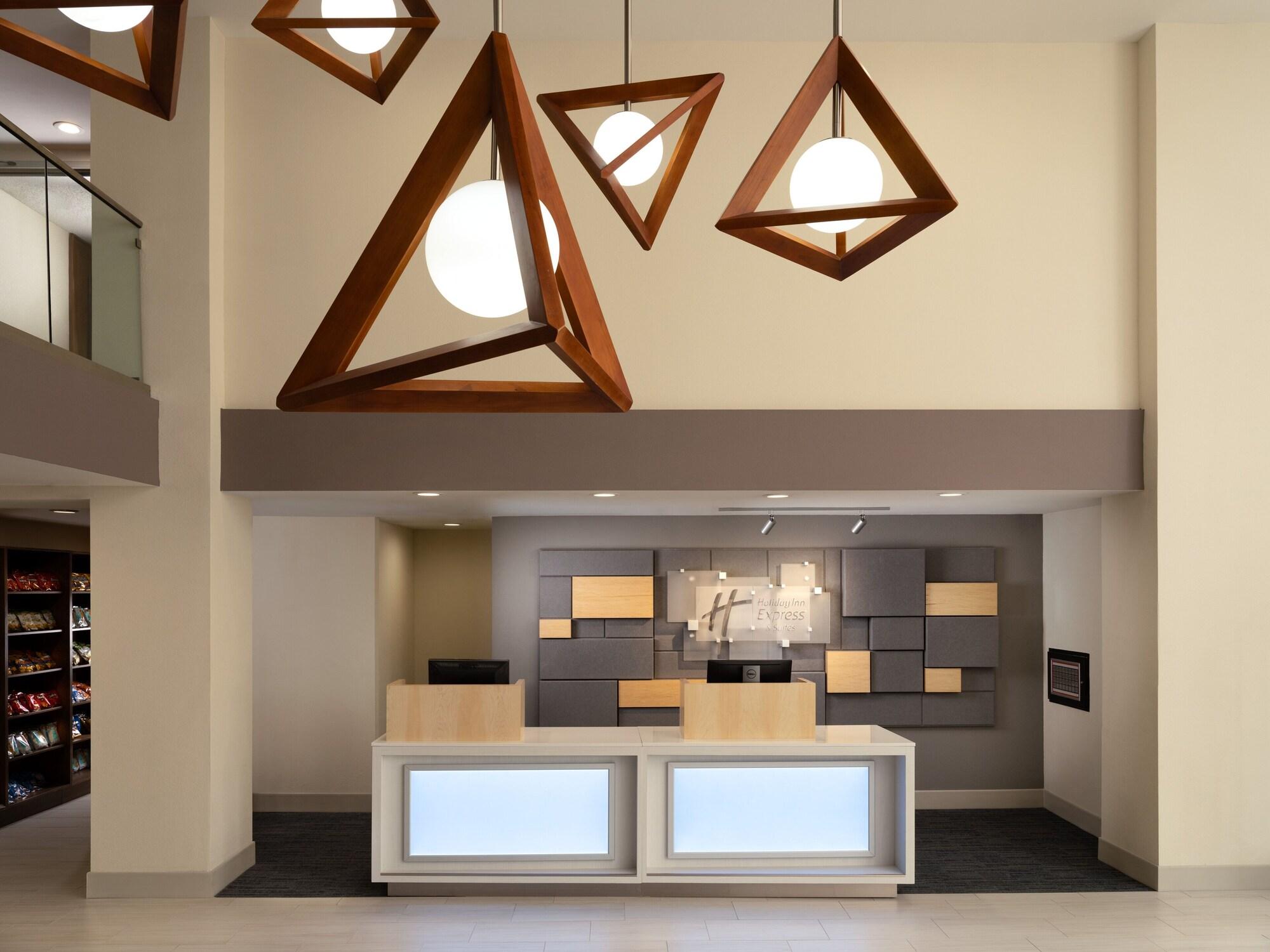 Vista Exterior Holiday Inn Express & Suites Irving Dfw Airport North by IHG