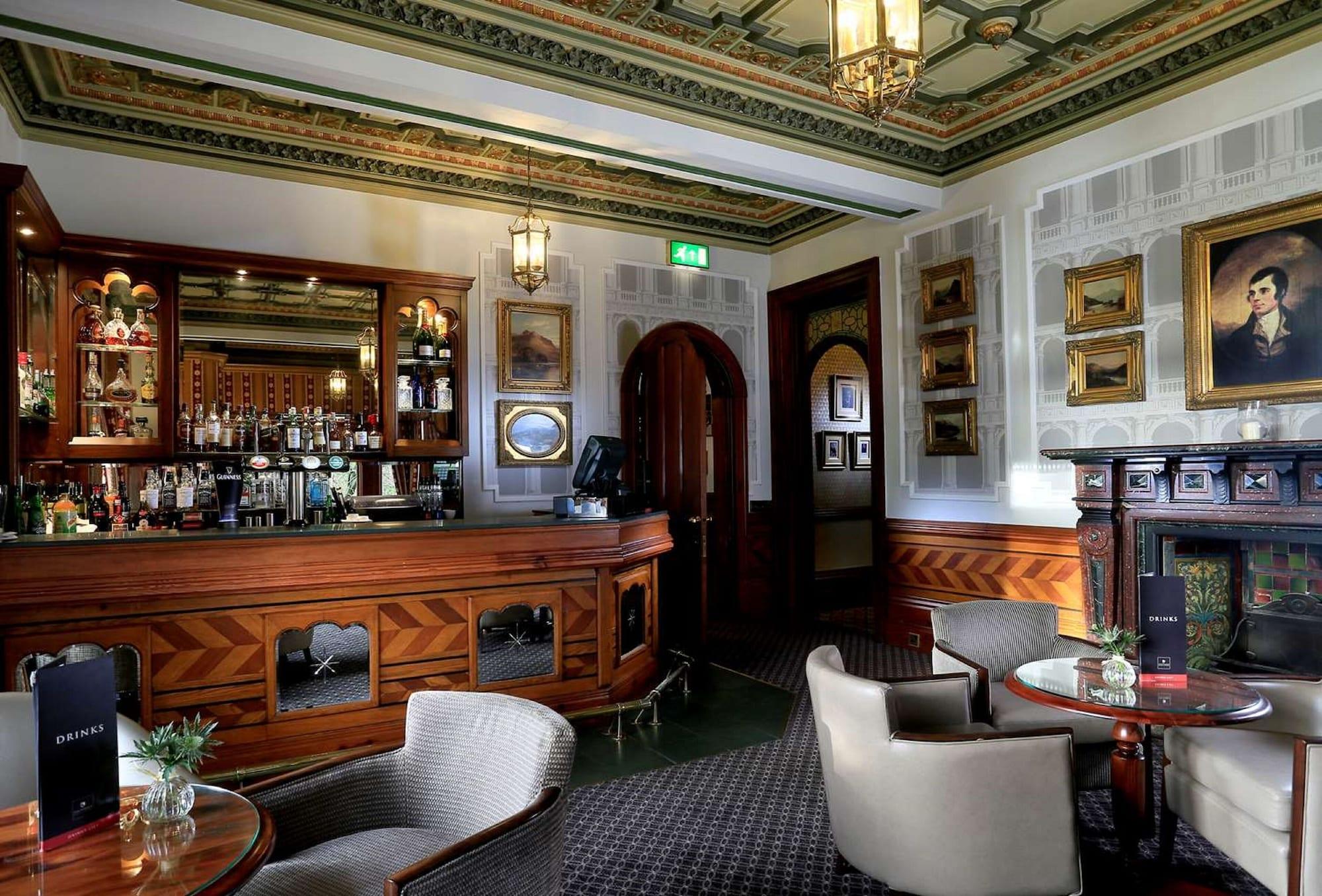 Bar/Salón Macdonald Kilhey Court