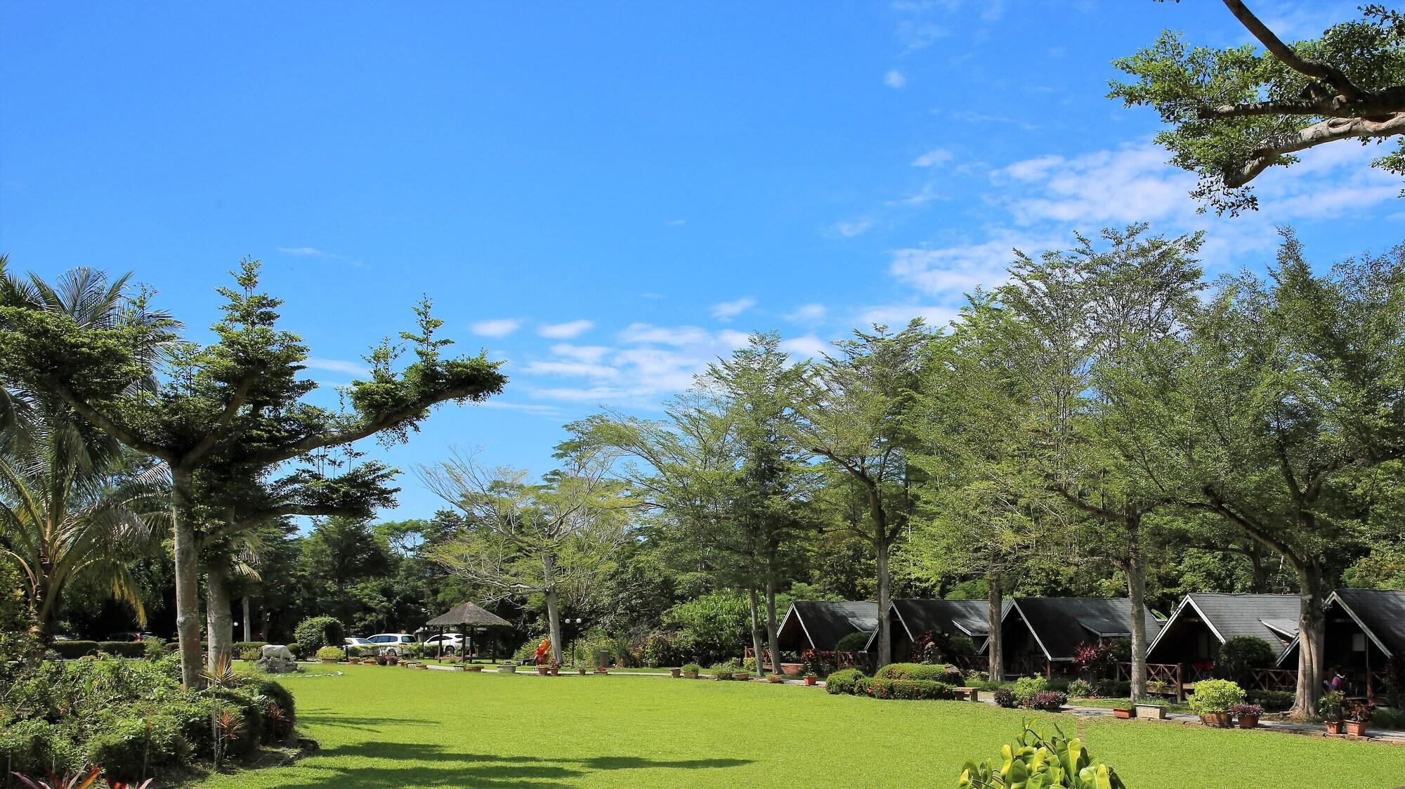 Varios Atunas Holiday Country