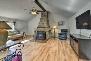 Alquiler Vacacional - Charming Miami Desert Escape w/ Yard + Patio!