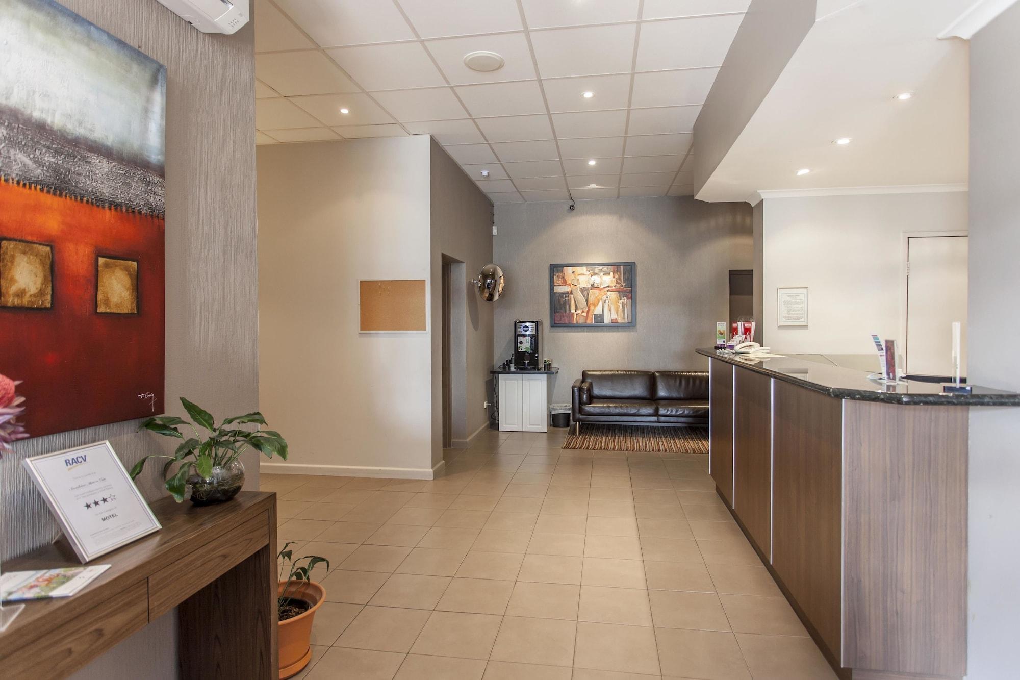 Vista Lobby Sunshine Motor Inn