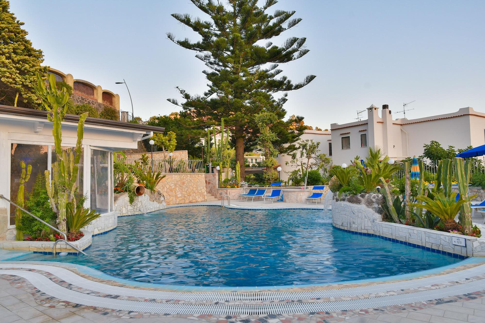 Vista Exterior Hotel Saint Raphael