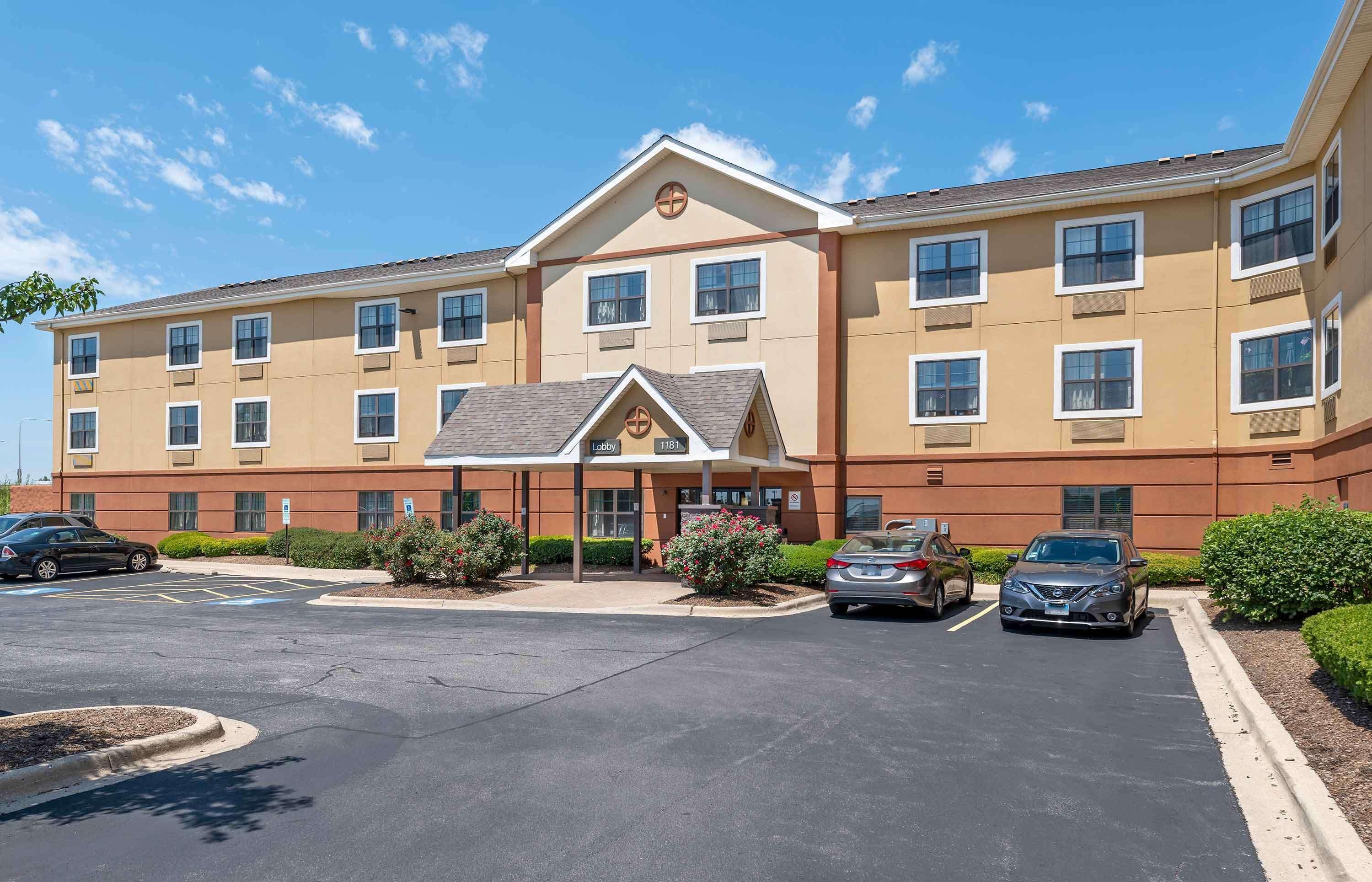 Vista Exterior Extended Stay America Suites Chicago Itasca