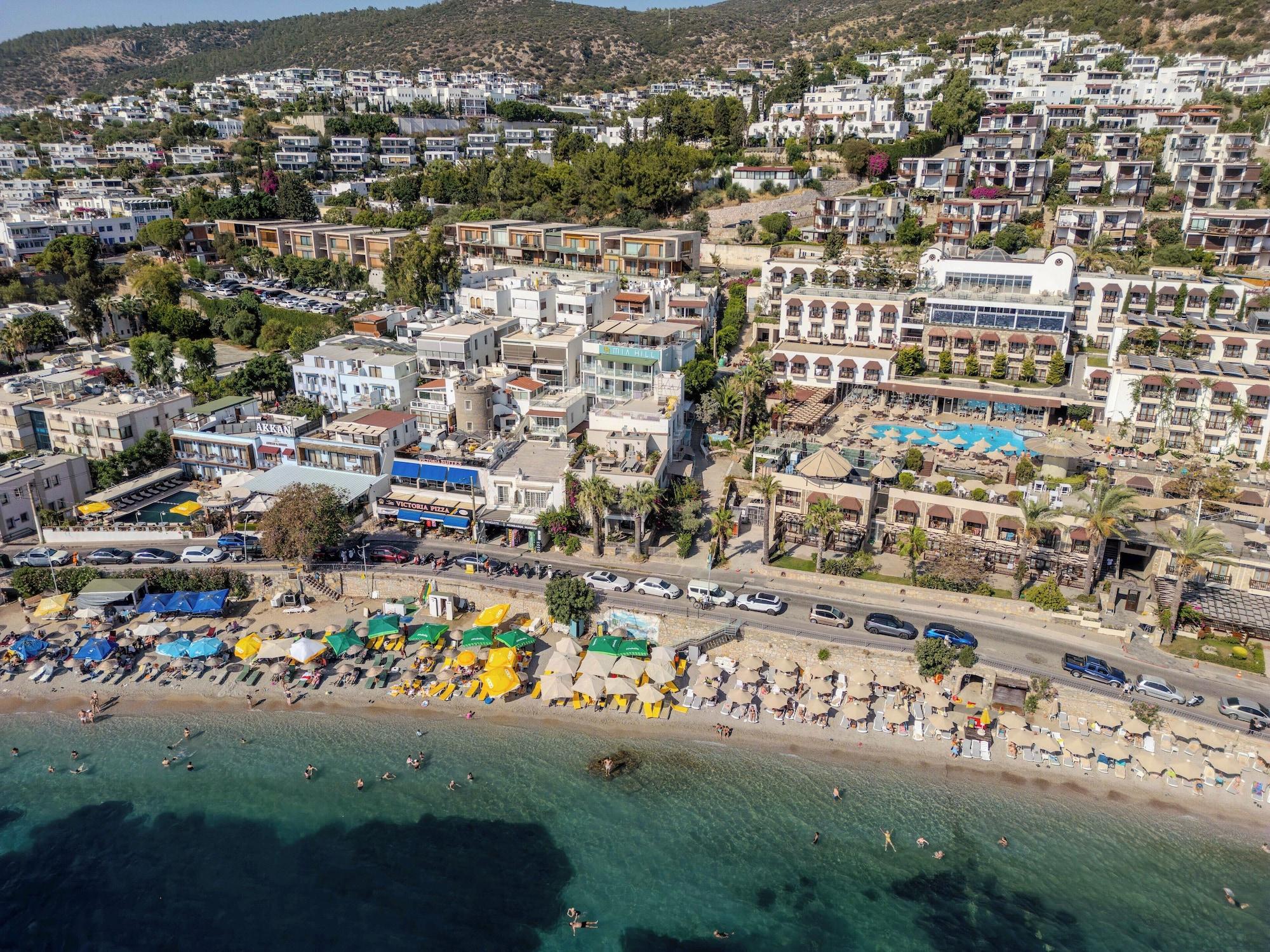 Playa Mia Hill Suites