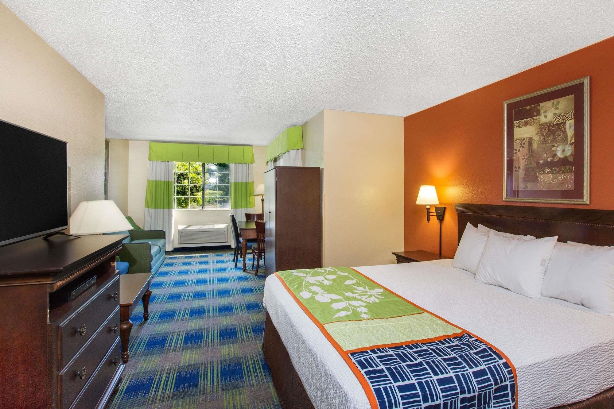 Varios Days Inn by Wyndham Fremont