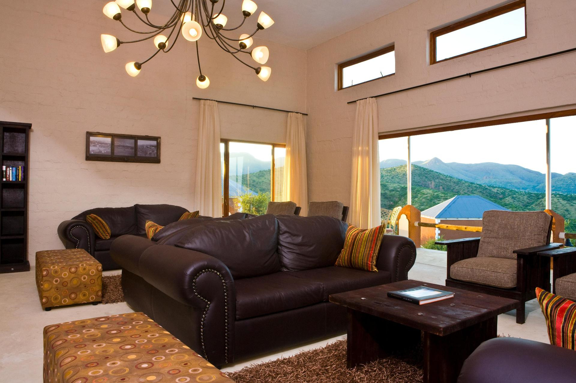 Vista Lobby River Crossing Lodge