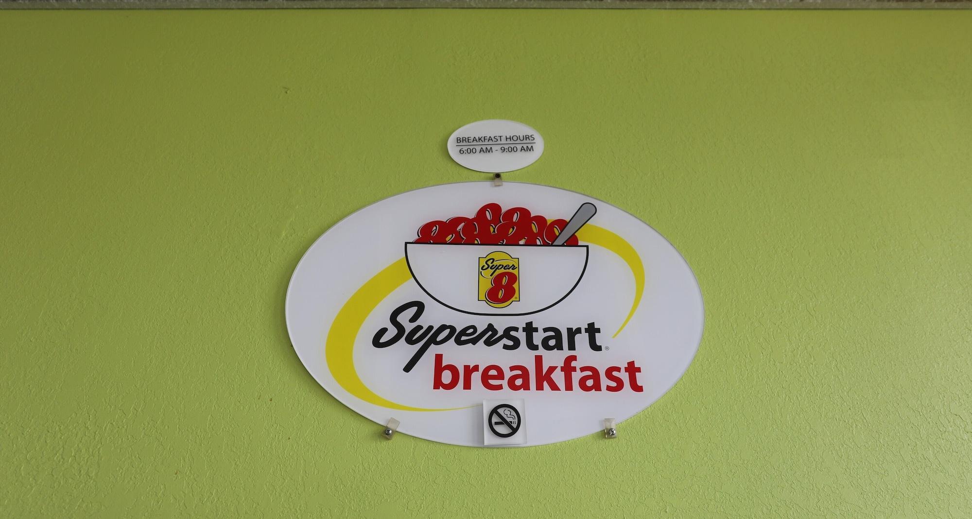 Bar/Salón Super 8 by Wyndham Manassas