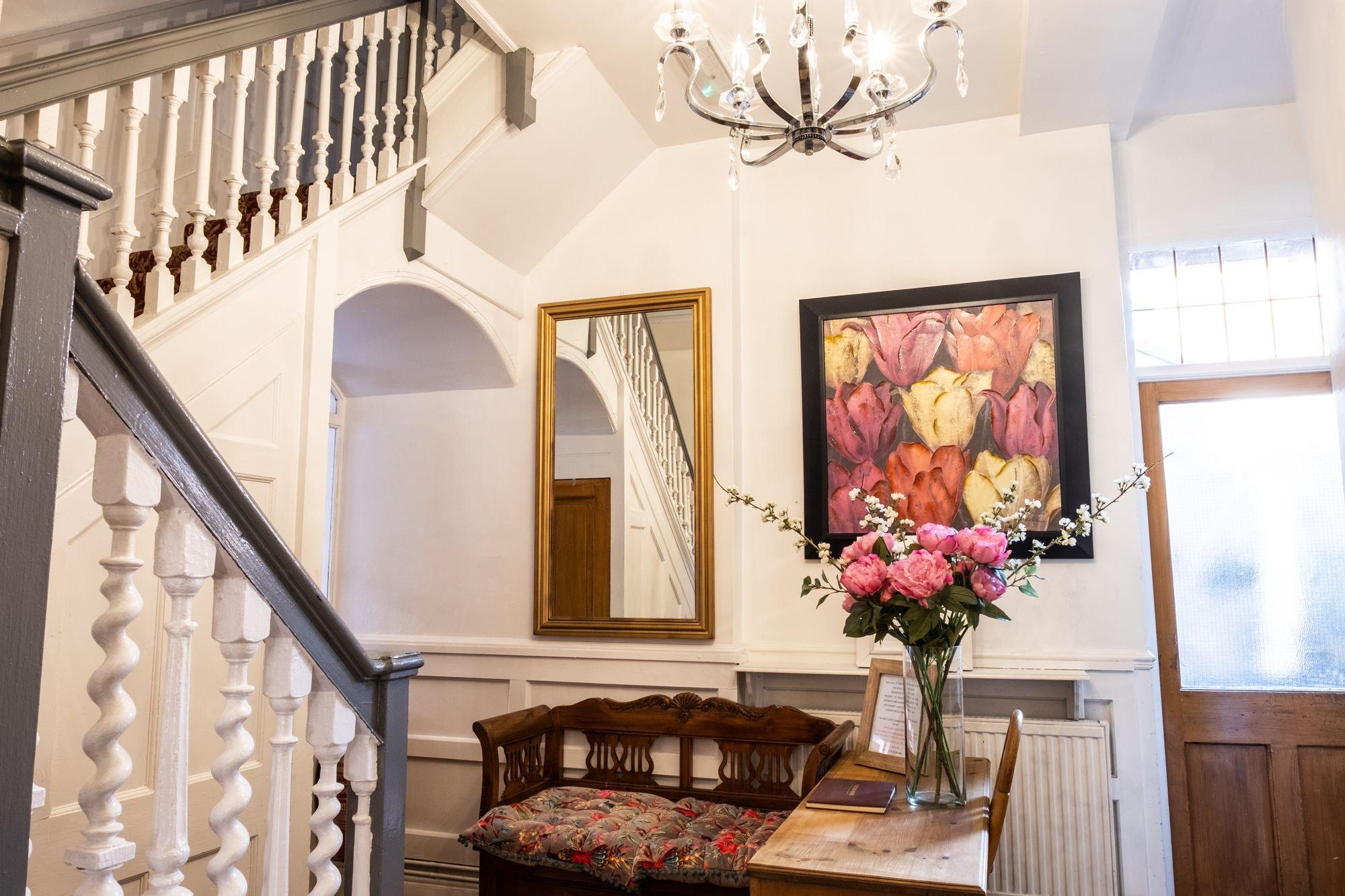 Comodidades del Alojamiento The Tudor Rose Hotel