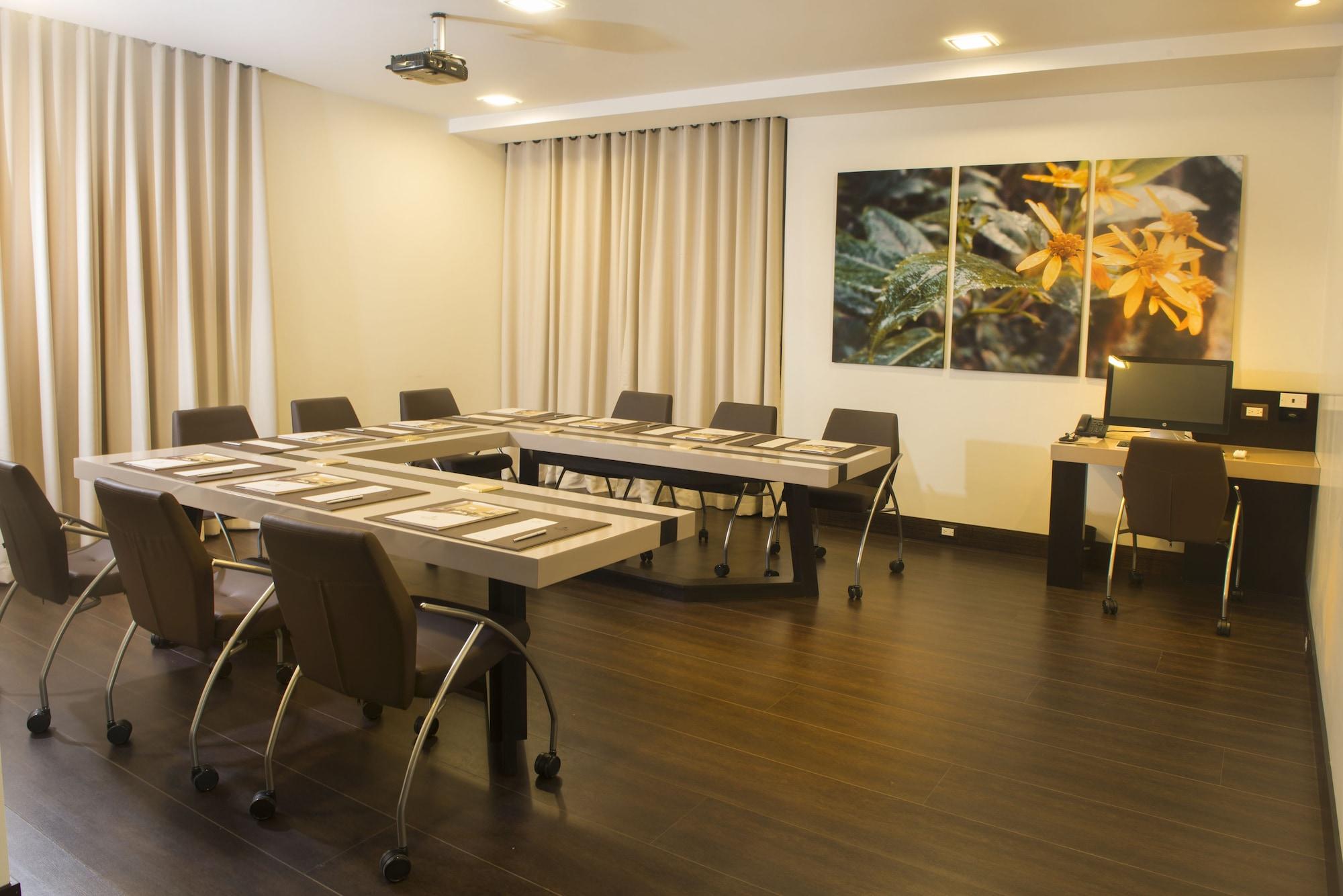 Sala de Reuniones Oro Verde Loja