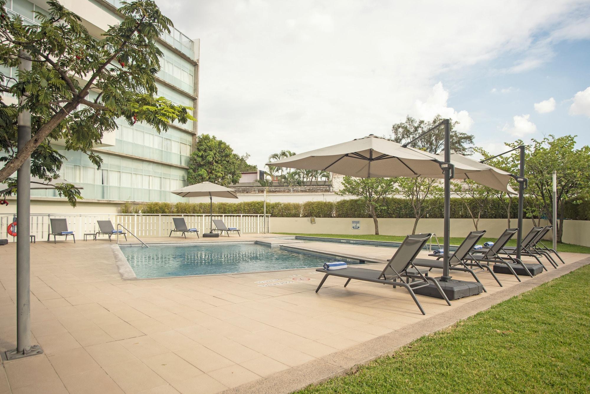 Vista Exterior Holiday Inn Express Guadalajara Expo by IHG
