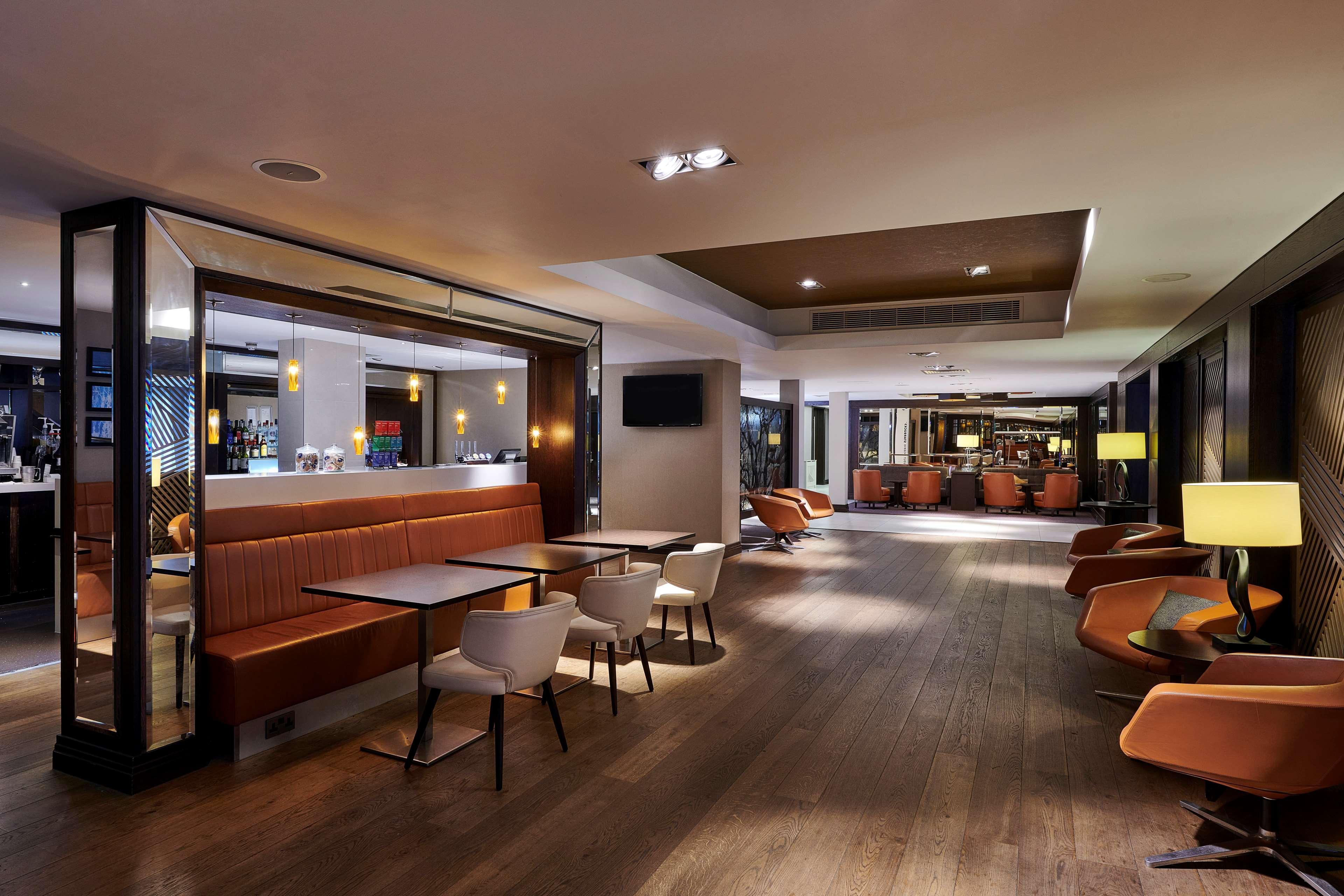 Bar/Salón DoubleTree by Hilton London - Ealing Hotel