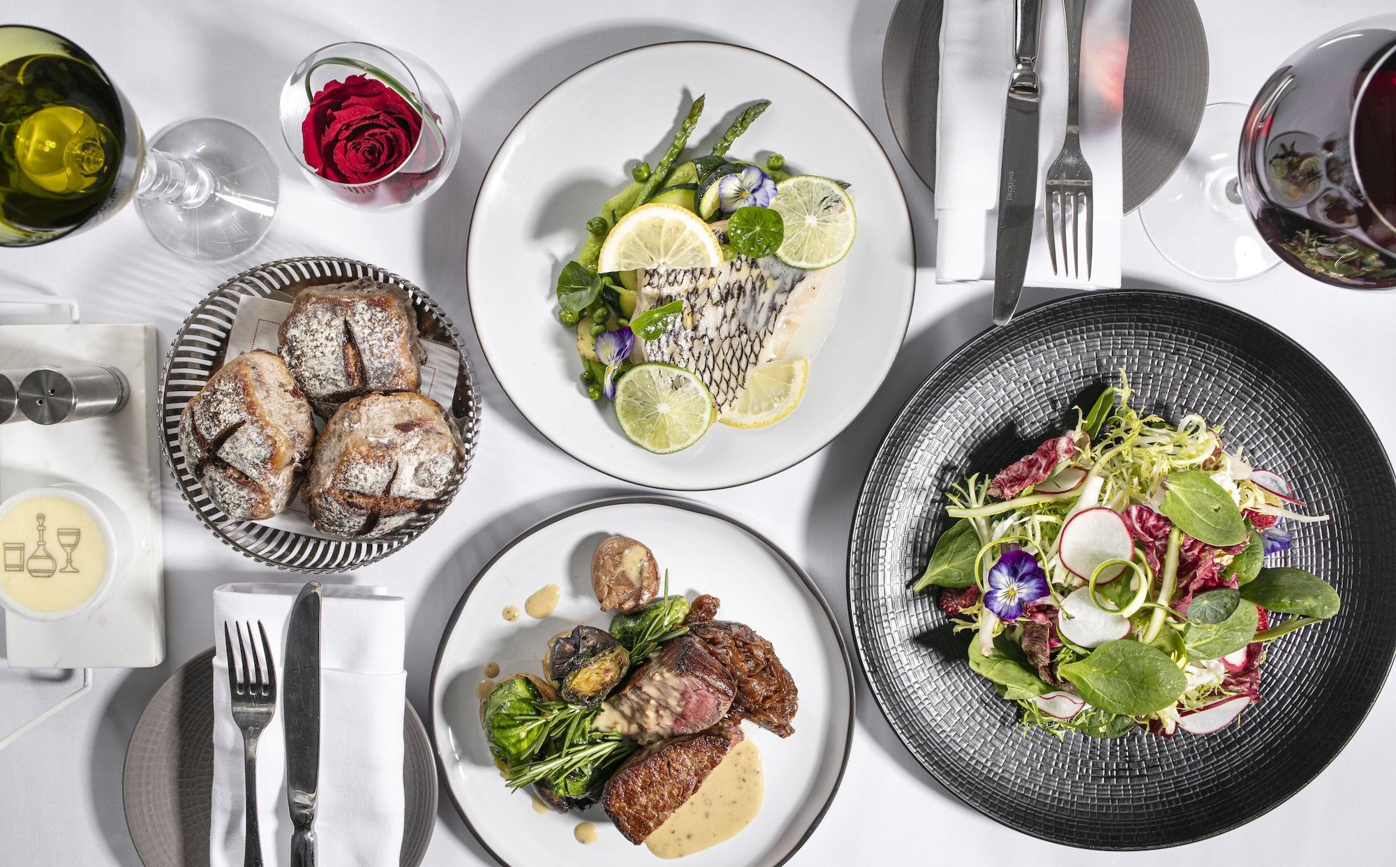 Restaurant Baccarat Hotel and Residences New York