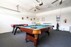Renta temporal - 4BR Windsor Palms Pool, spa & Mickey Room