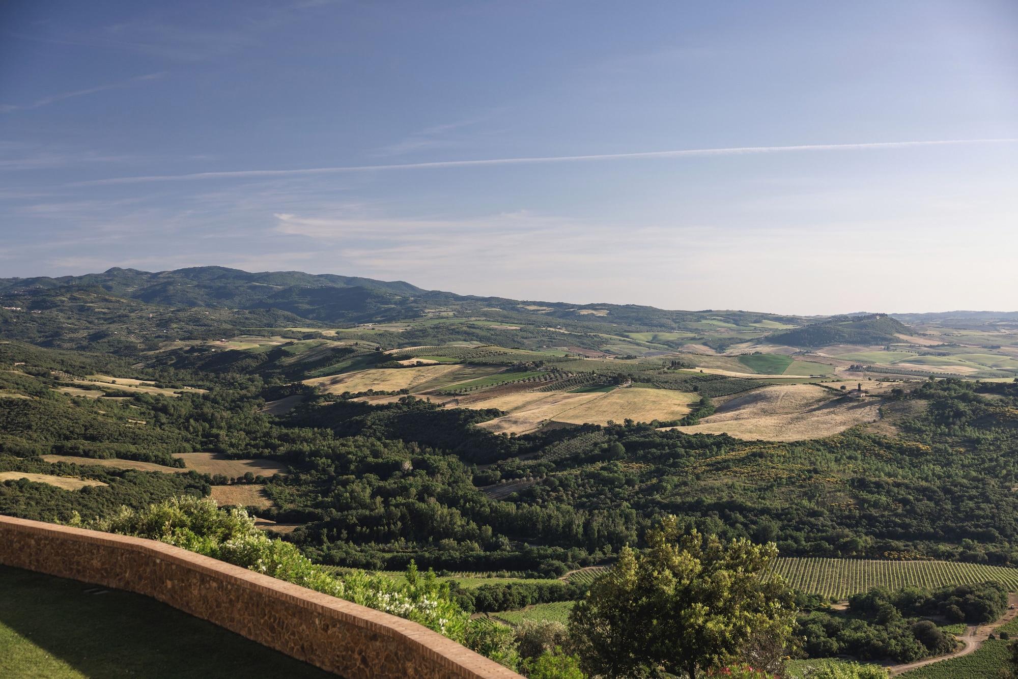 Vista Exterior Castello di Velona Resort Thermal SPA & Winery