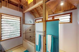 Alquiler Vacacional - Nature Lover's Delight! Gardens, Private Beach, Pool, Dive Shop, In Gated Resort