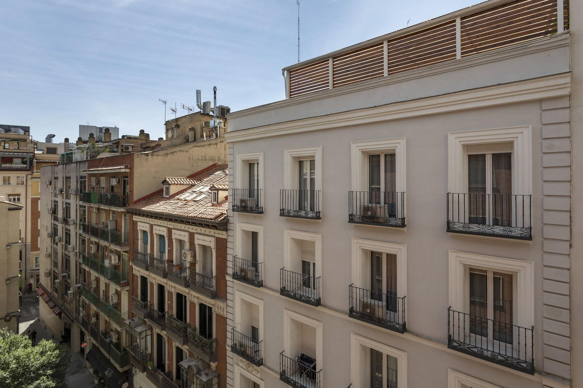 Vista Exterior Petit Palace Cliper Gran Vía