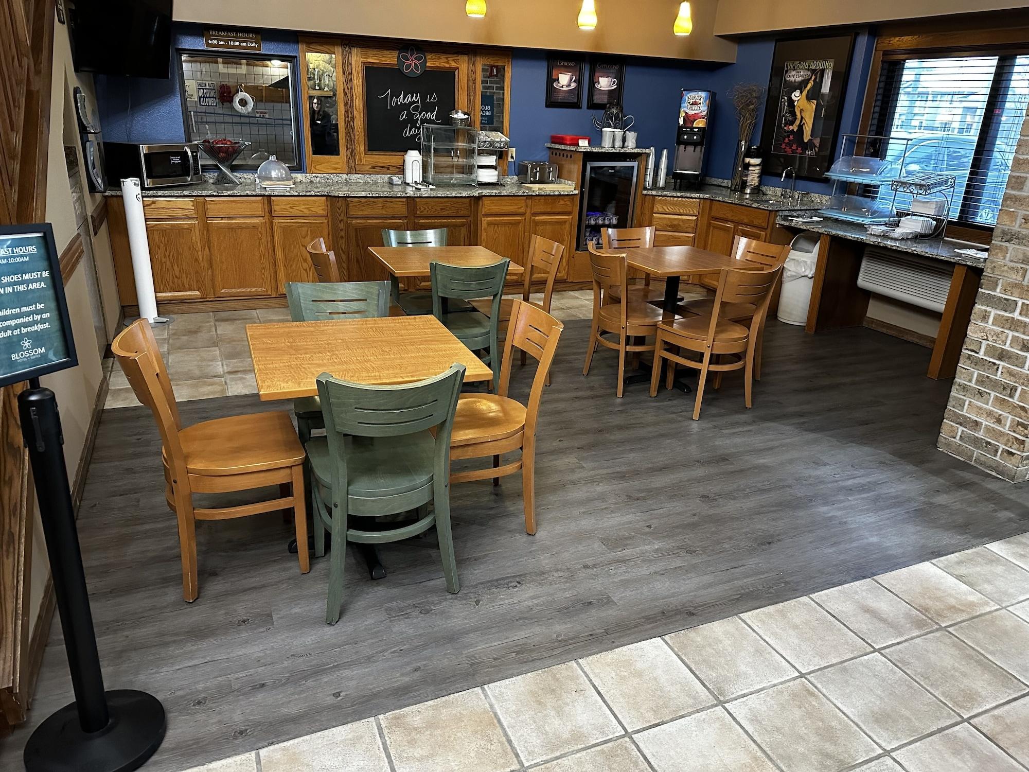 Restaurant Blossom Hotel & Suites Traverse City