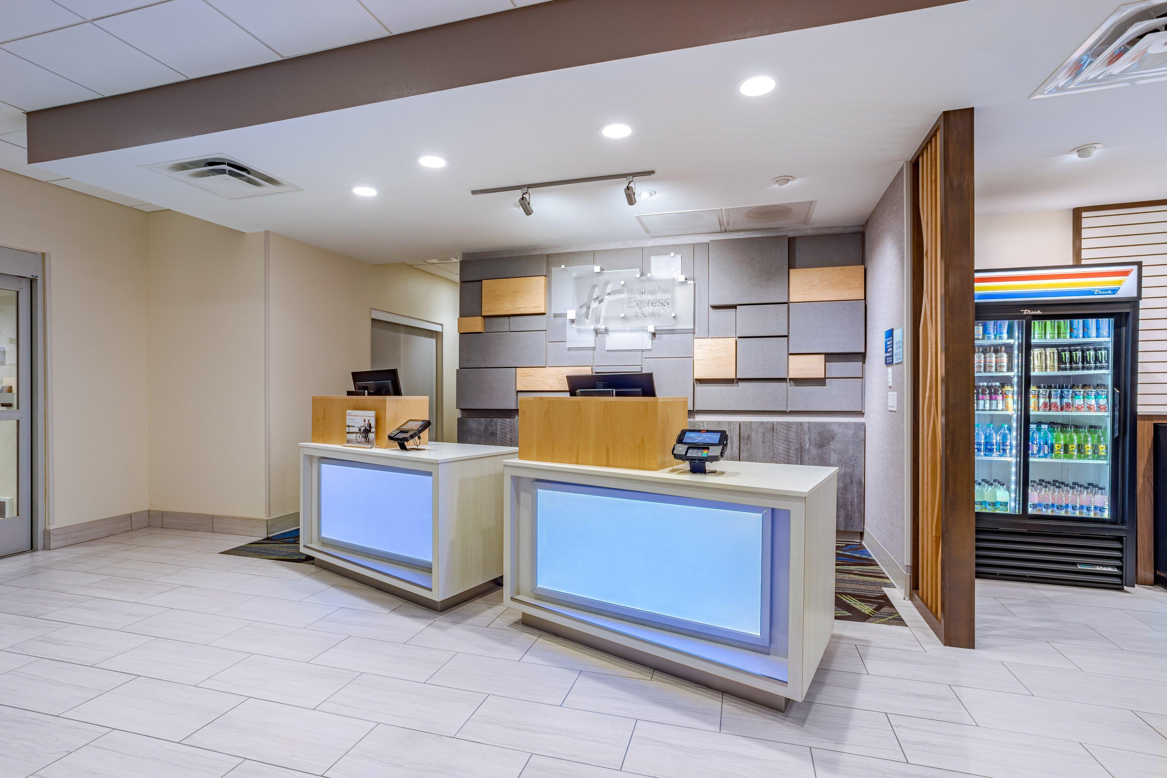Vista Lobby Holiday Inn Express and Suites Elkhart North