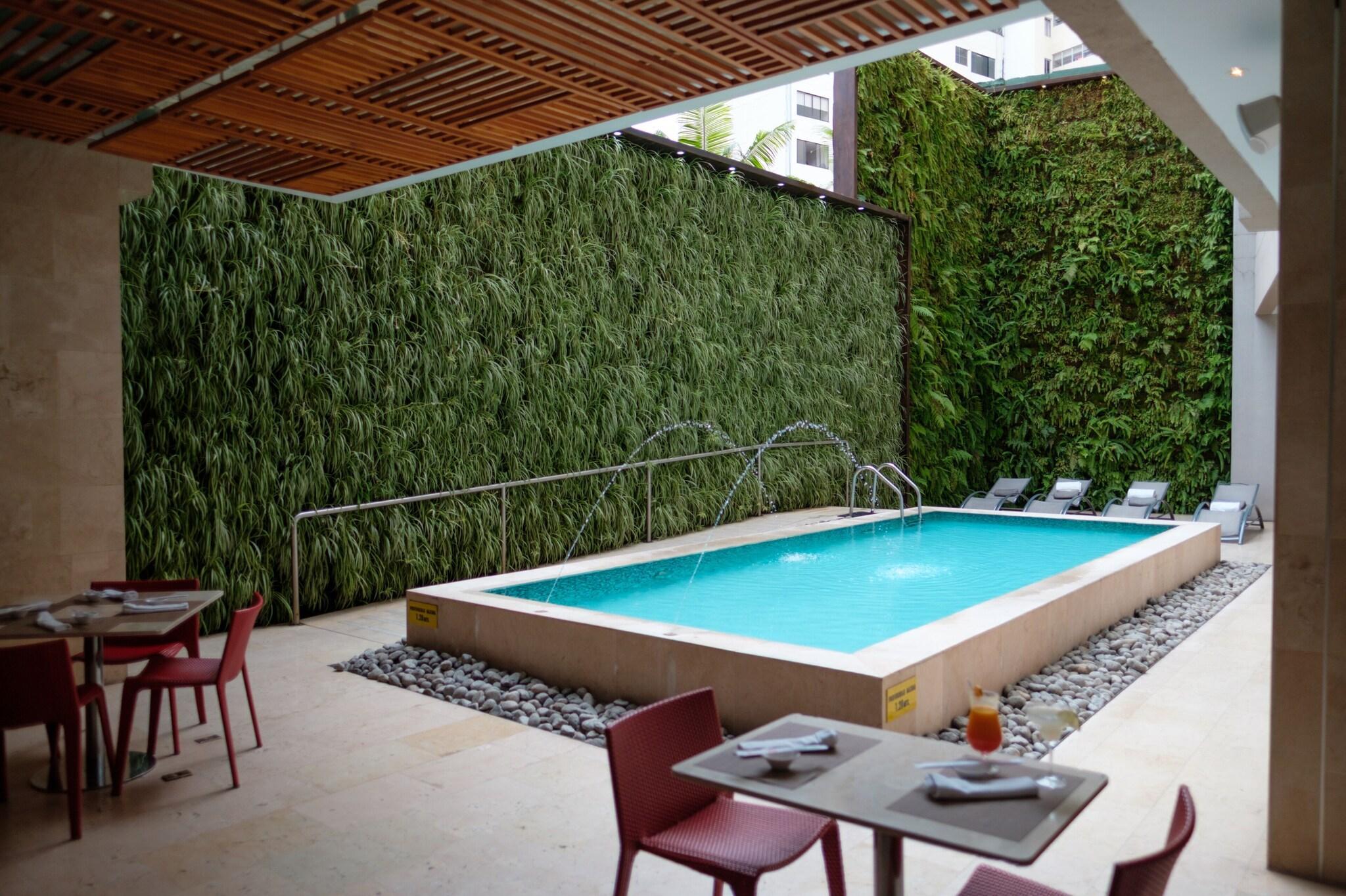 Vista Piscina Cali Marriott Hotel