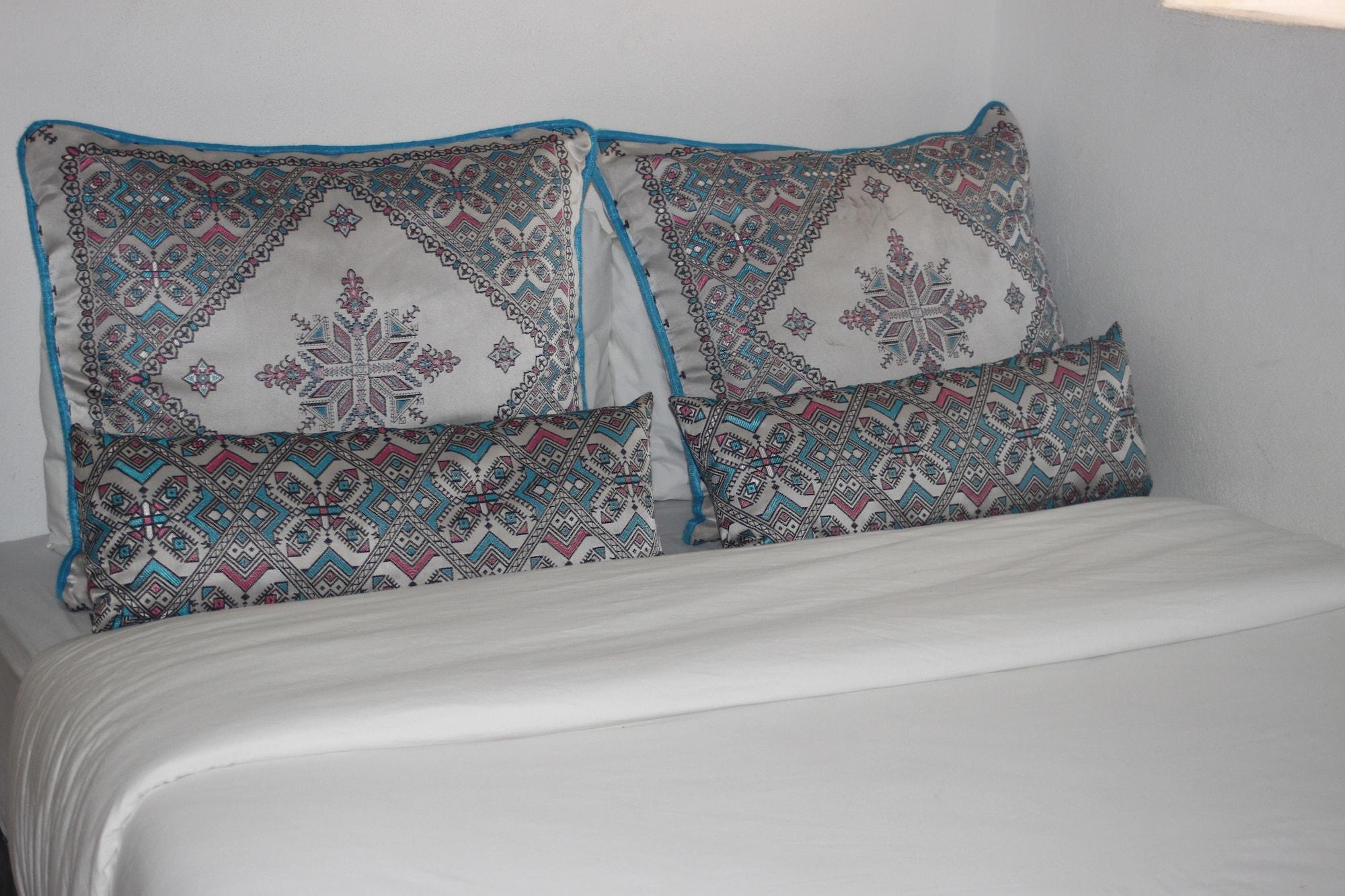Varios Riad O-ly
