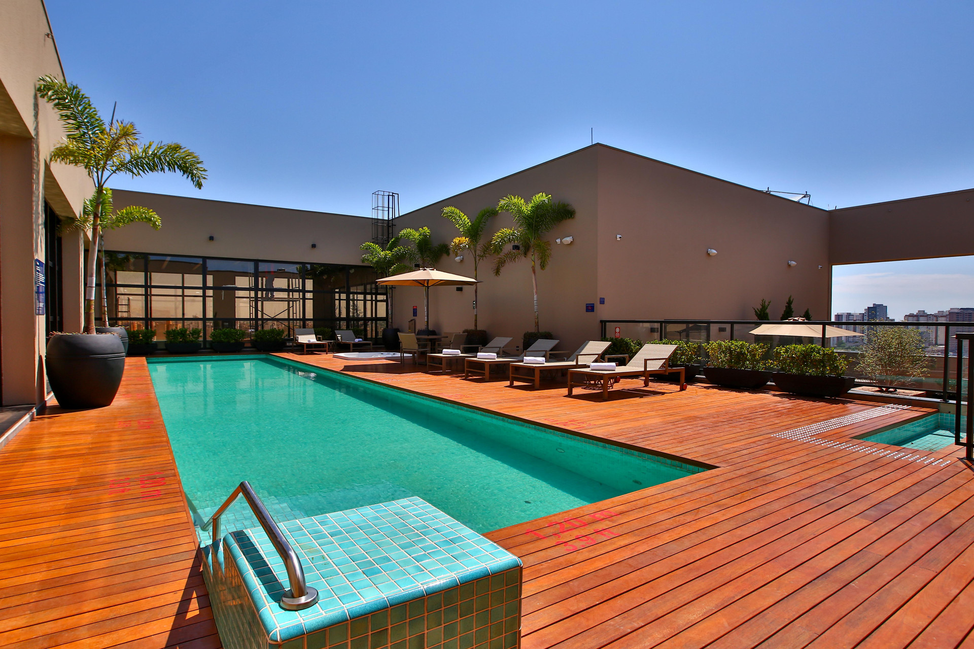 Vista Piscina Comfort Suítes São José do Rio Preto