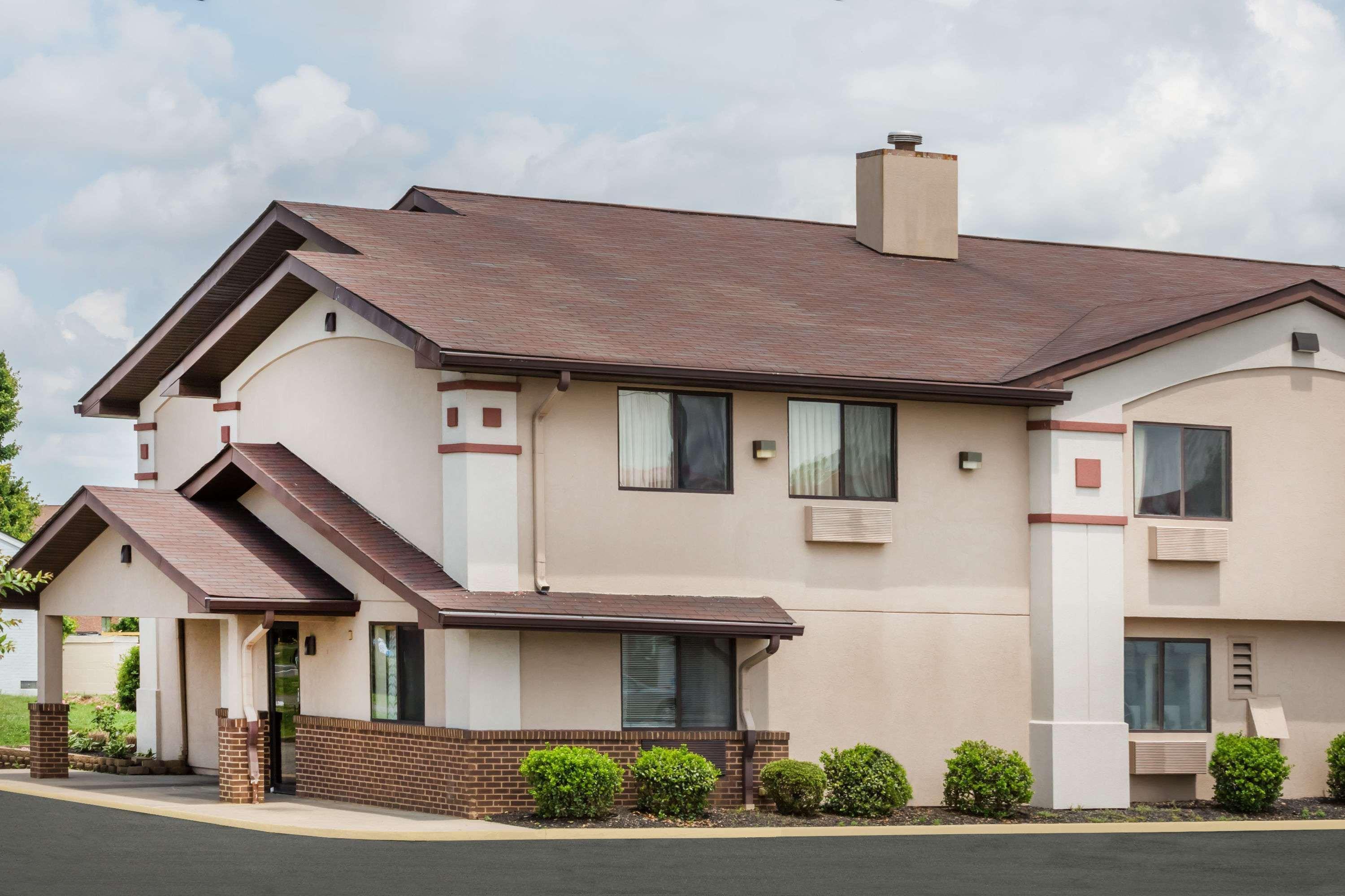 Vista Exterior Super 8 by Wyndham Tappahannock VA