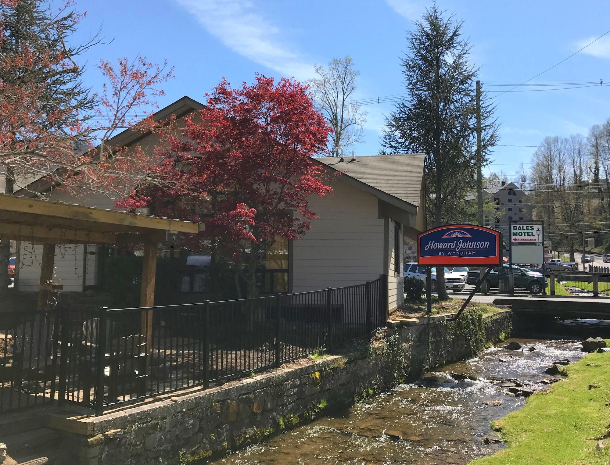 Vista Exterior Howard Johnson by Wyndham Downtown Gatlinburg