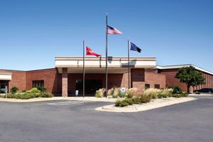 Alojamiento - Salina Ambassador Hotel and Conference Center