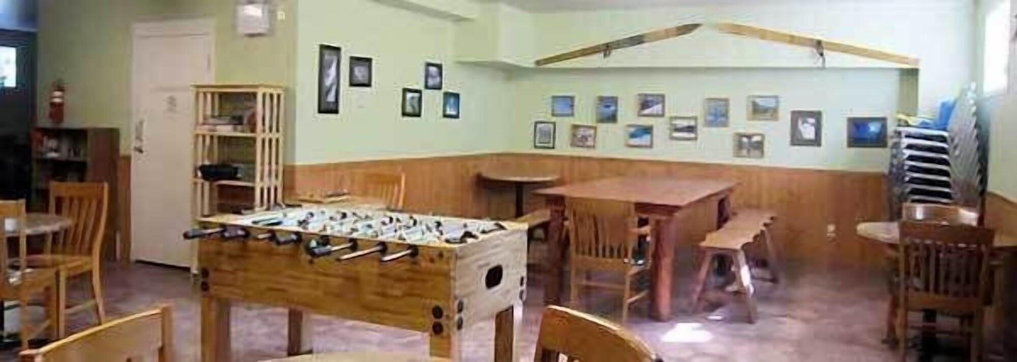 Instalaciones Recreativas Castle Mountain Ski Lodge - Hostel