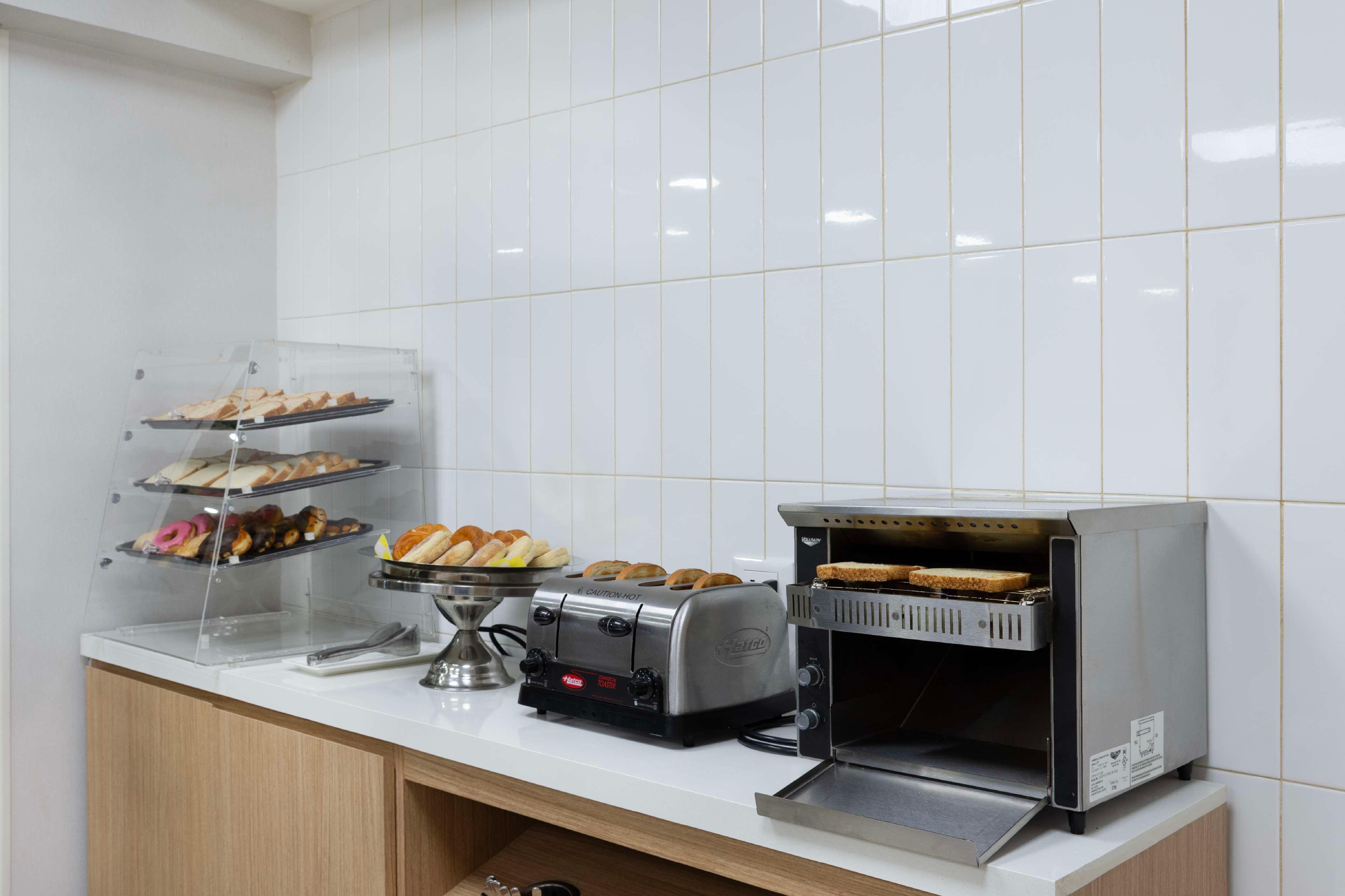 Restaurant Hampton by Hilton Saltillo