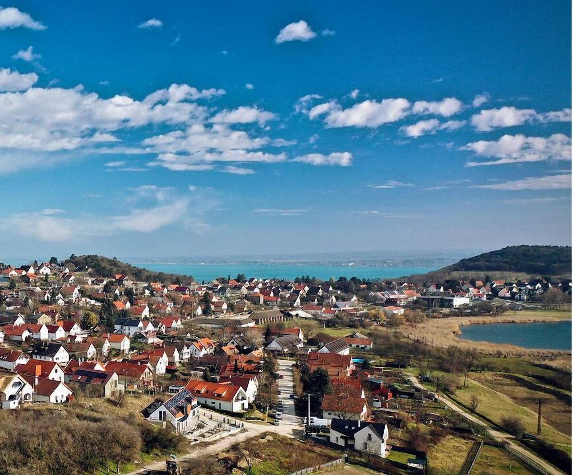 Vista Exterior Pilger Apartments