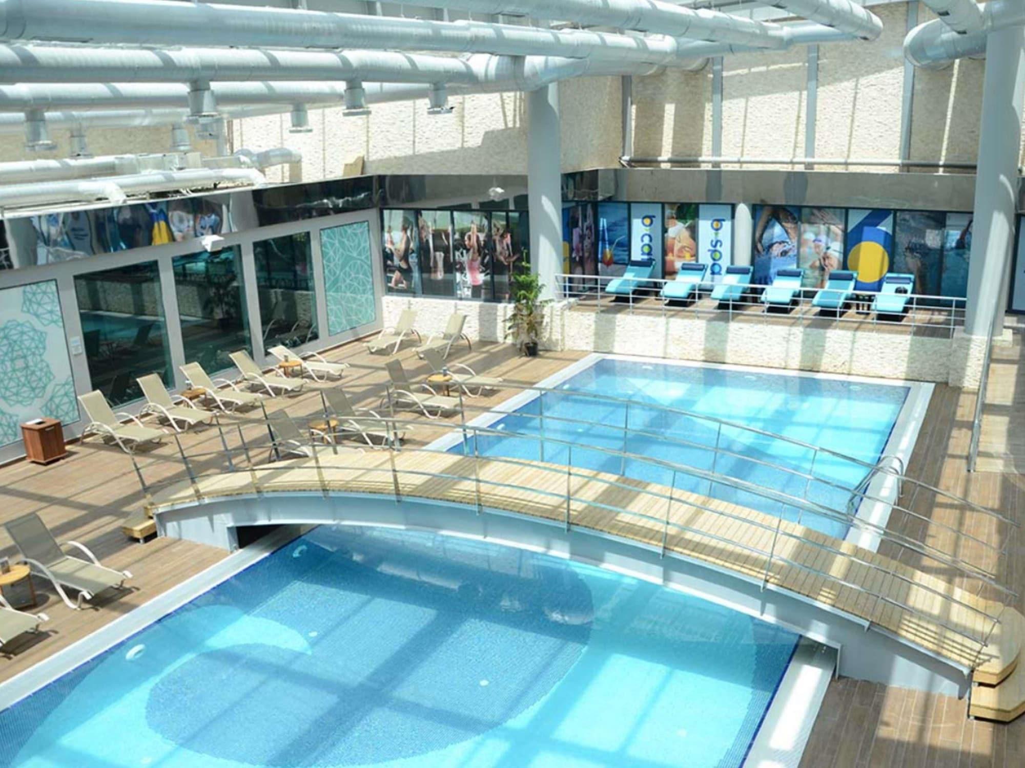 Vista Piscina Pullman Istanbul Airport and Convention Center Hotel