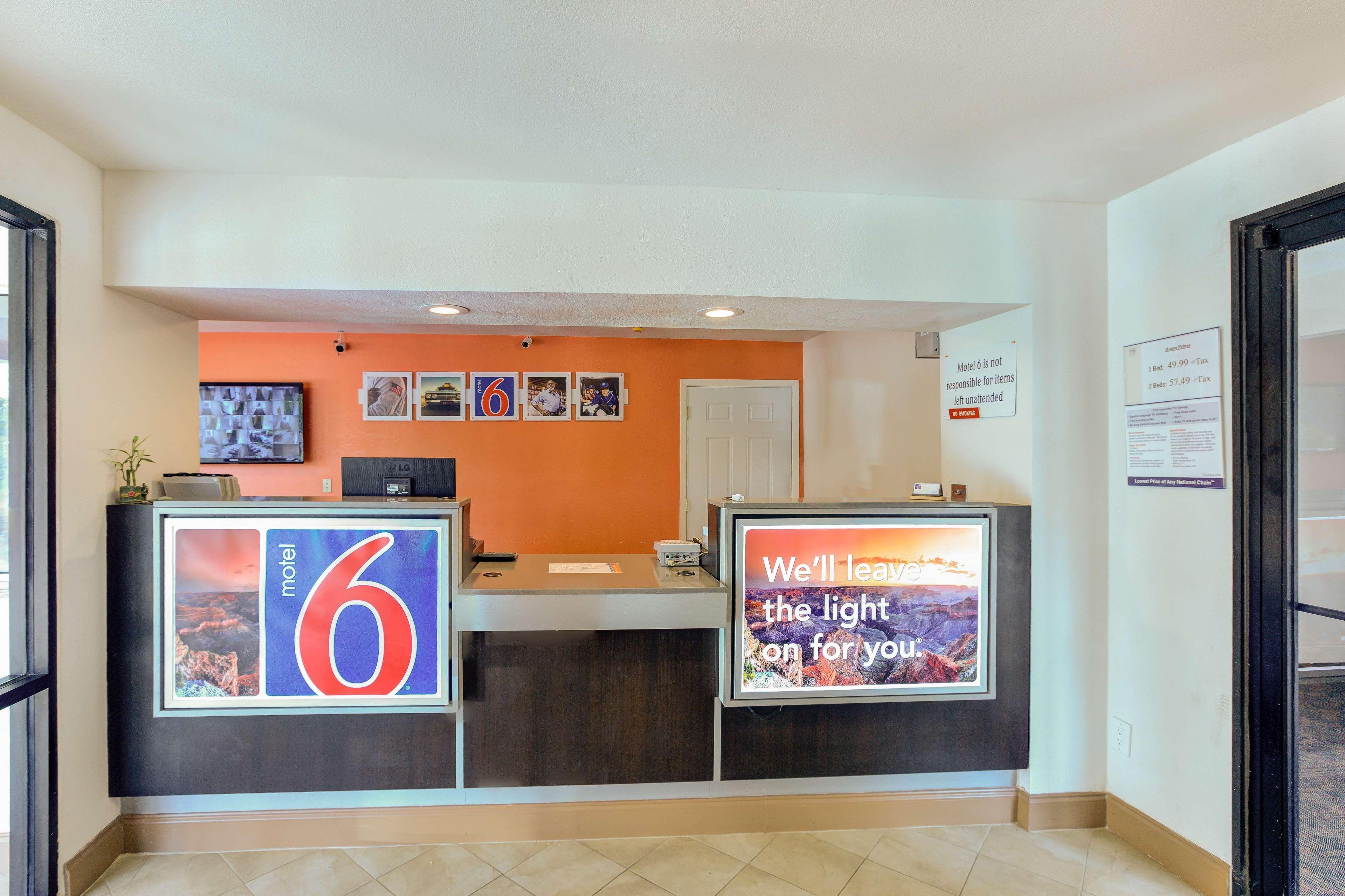 Vista Lobby Motel 6 Dallas, TX - South