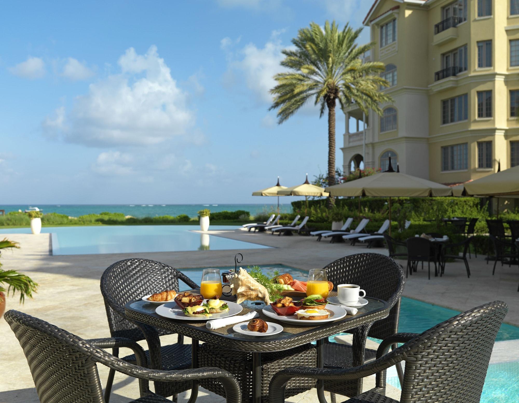 Restaurant The Somerset on Grace Bay