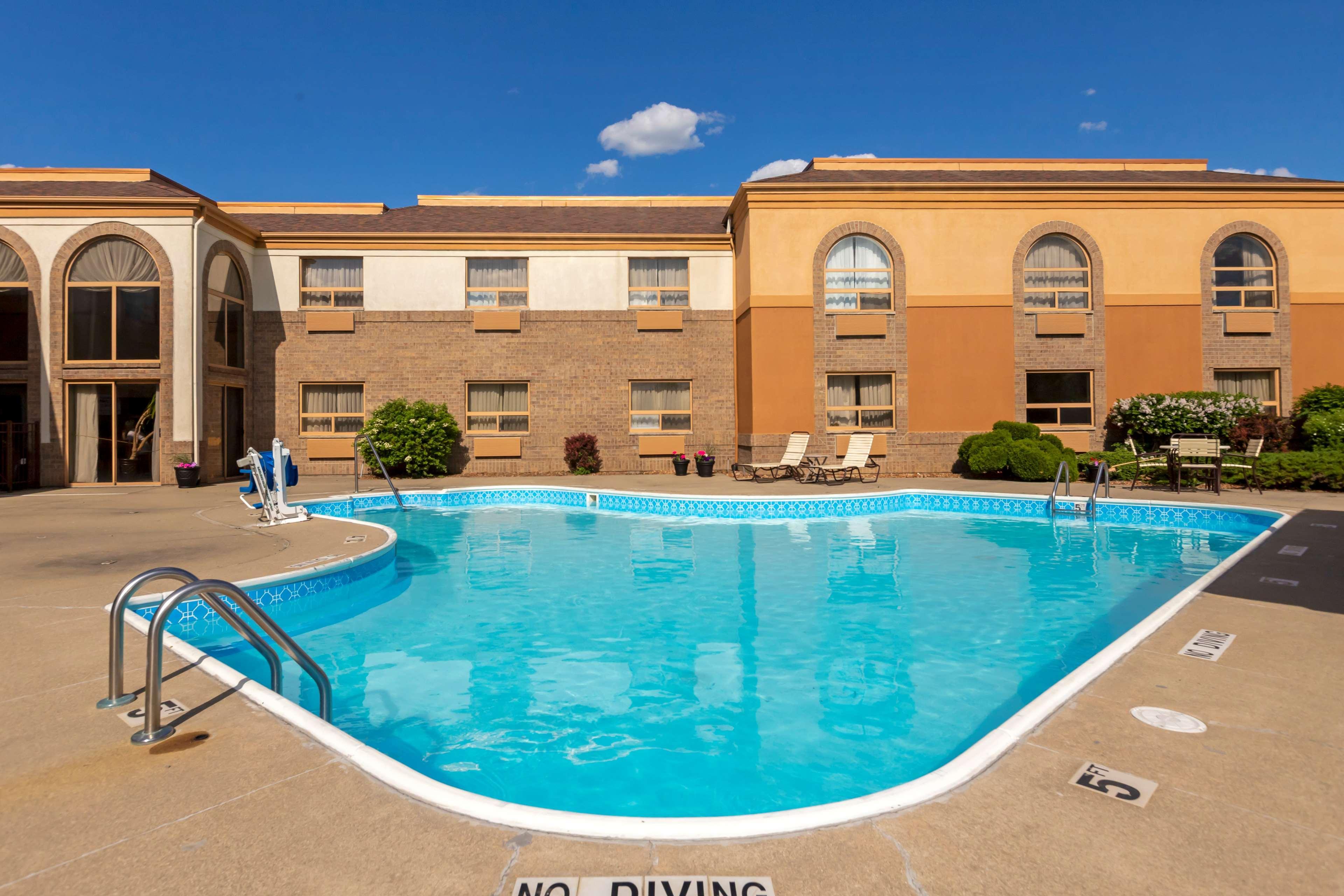 Vista Piscina Best Western Davison Inn