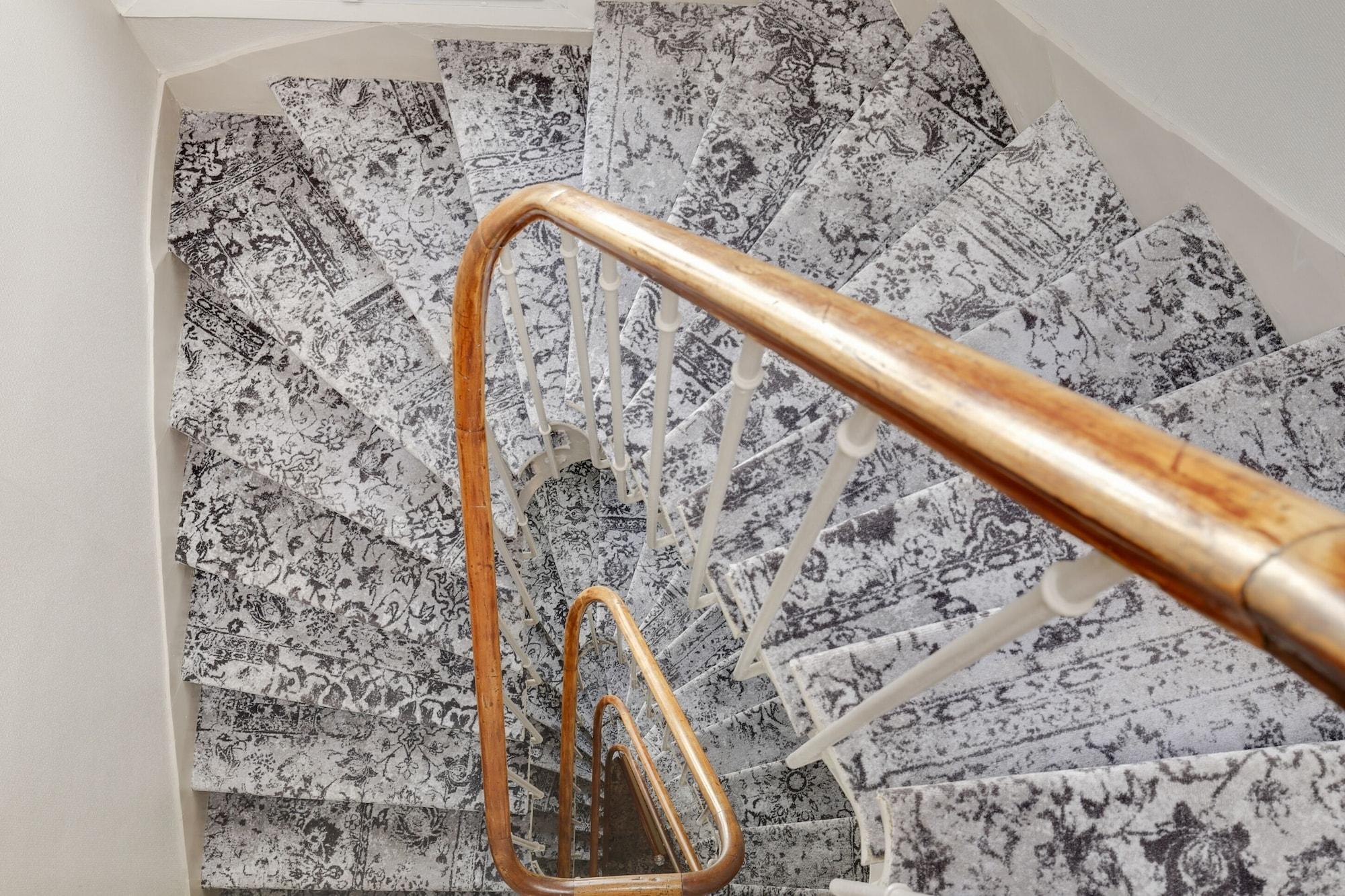Varios Hôtel du Printemps