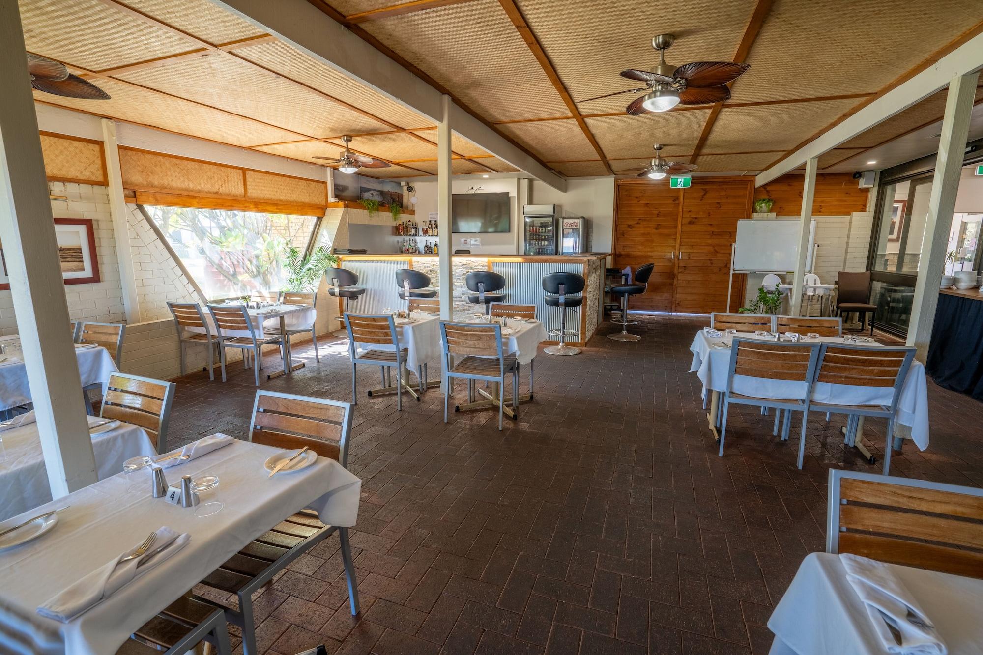 Bar/Salón Hospitality Carnarvon, SureStay Collection by Best Western