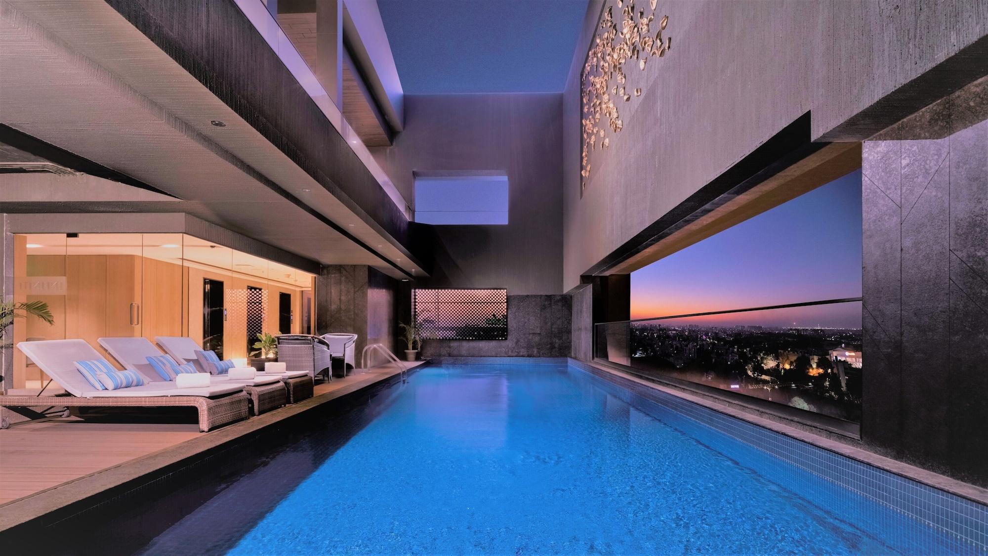 Vista Piscina Courtyard By Marriott Vadodara