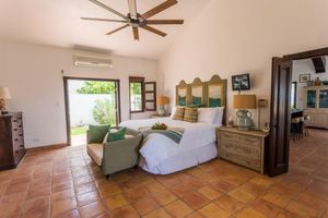 Alquiler Vacacional - Villa Bramasole located right on the water has 3BDR close to restaurants & shops