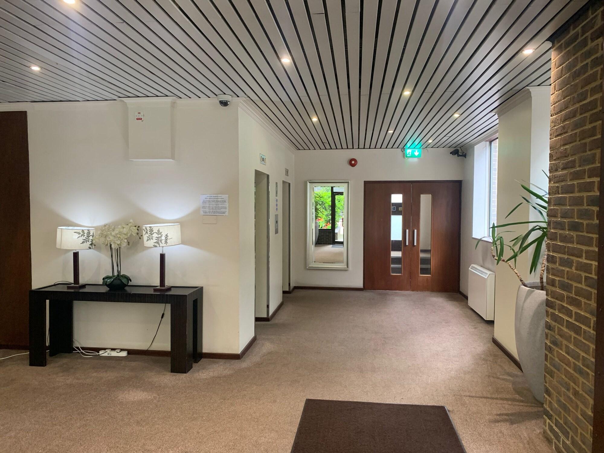 Vista Lobby Marlyn Lodge - City of London