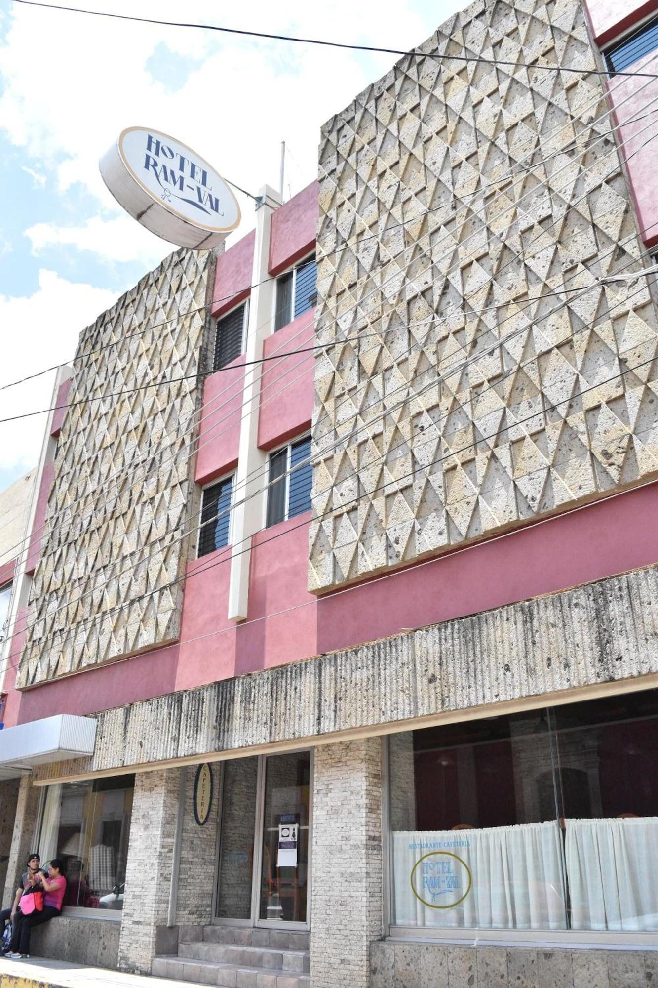 Vista Exterior Hotel Ram Val
