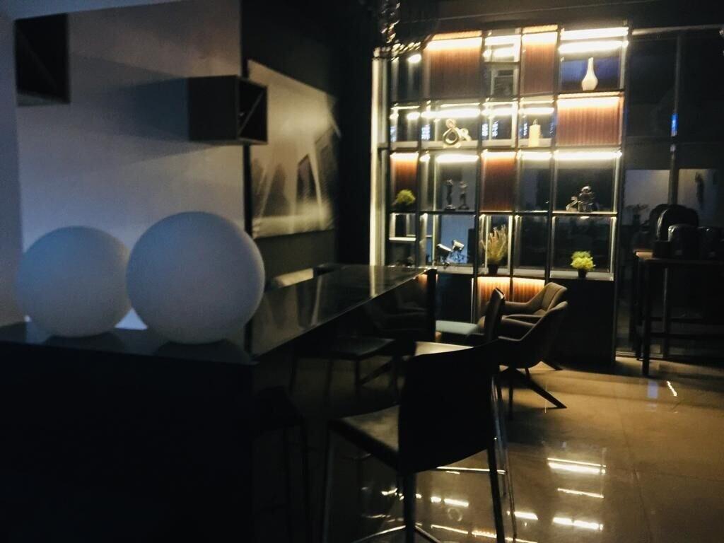 Bar/Salón Luxor Apartments