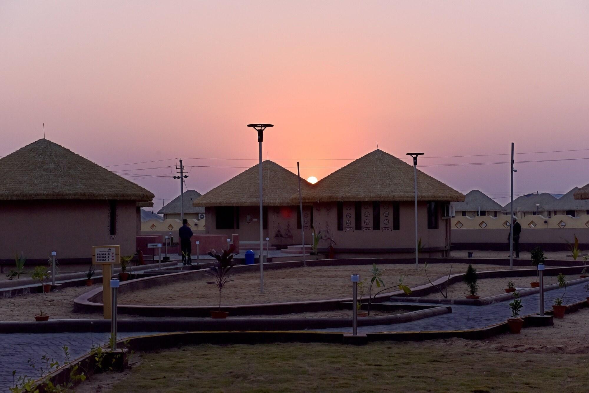 Vista Exterior Praveg White Rann Resort Rann Utsav Dhordo